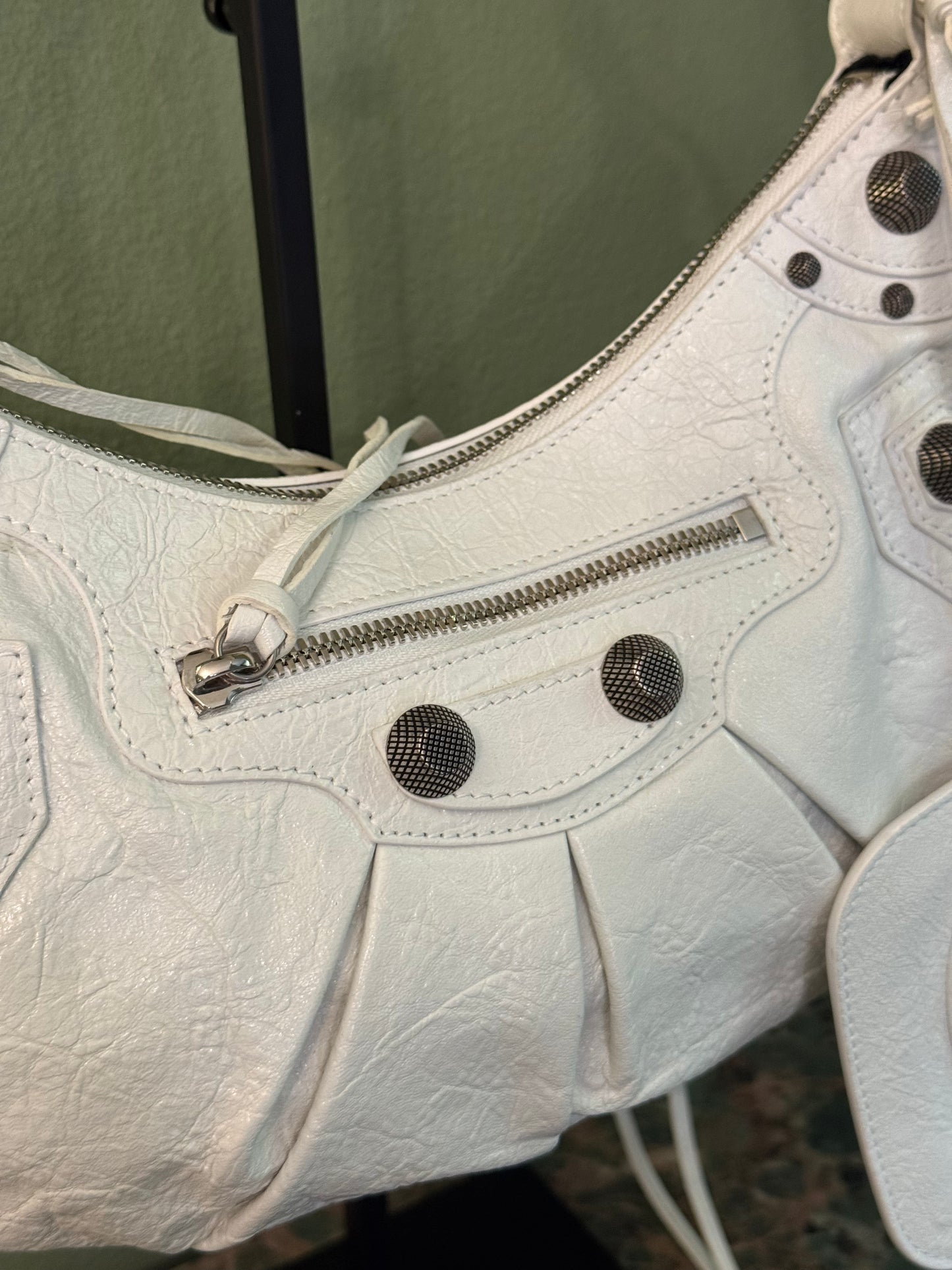BALENCIAGA WHITE SMALL LE CAGOLE SHOULDER BAG