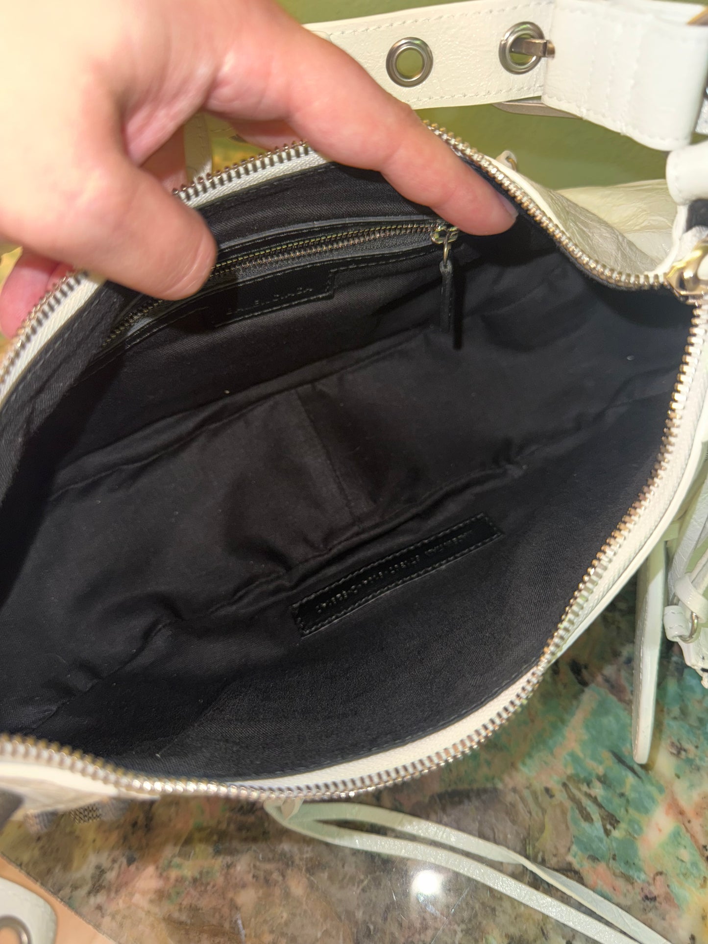 BALENCIAGA WHITE SMALL LE CAGOLE SHOULDER BAG