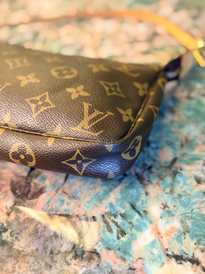 LOUIS VUITTON MONOGRAM POCHETTE ACCESSOIRES