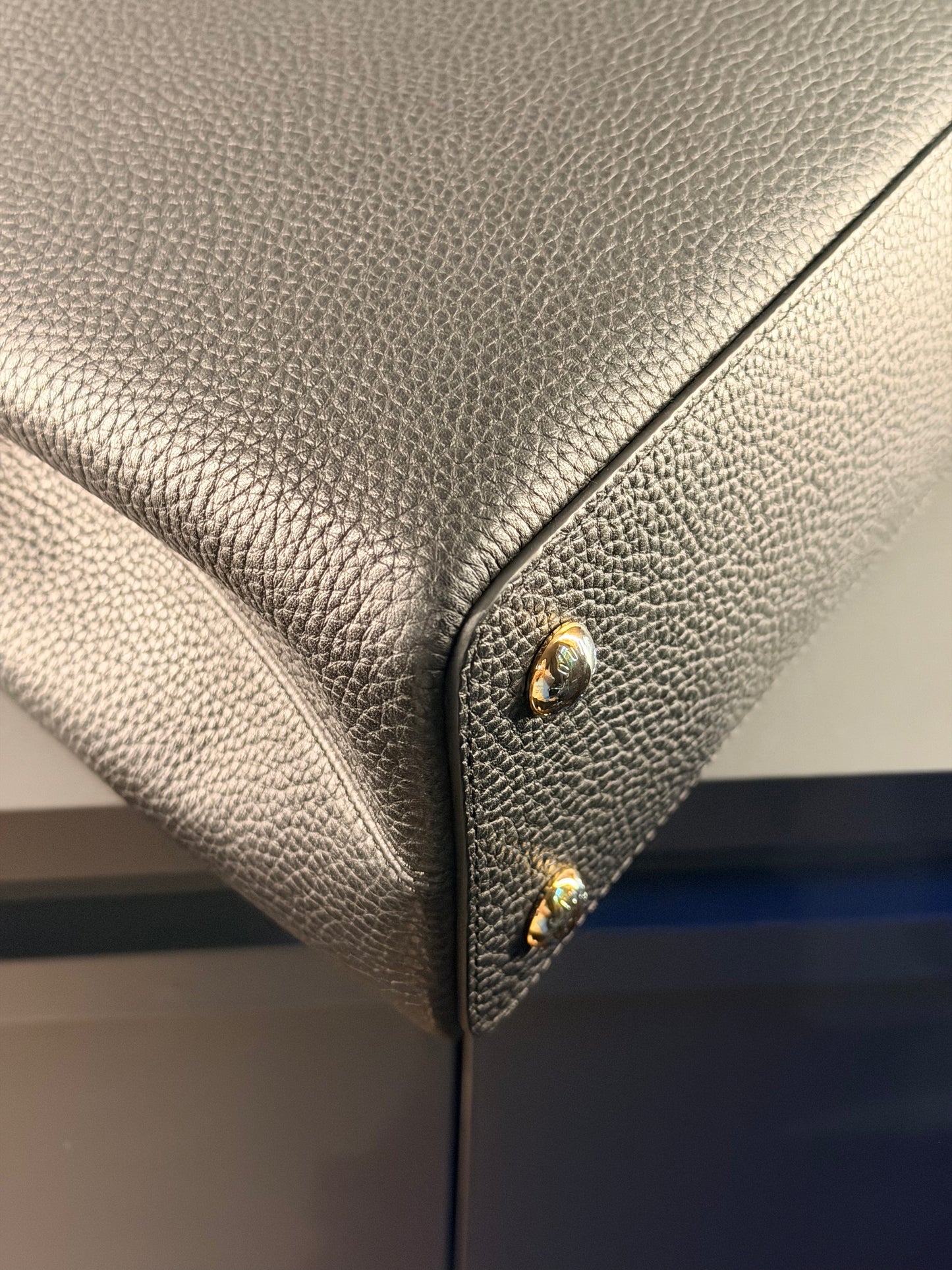 LOUIS VUITTON BLACK CAPICINES MM HANDBAG