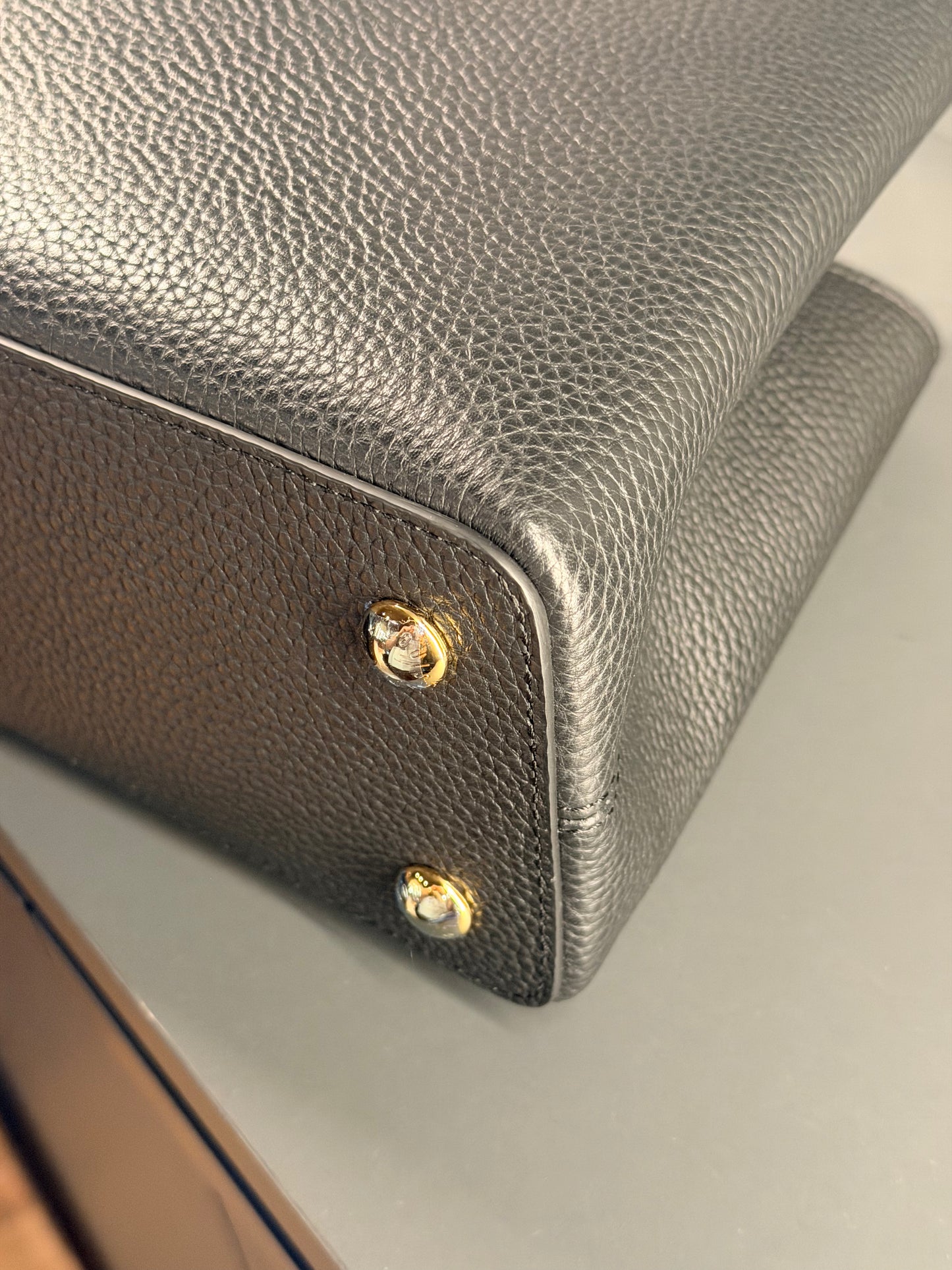 LOUIS VUITTON BLACK CAPICINES MM HANDBAG