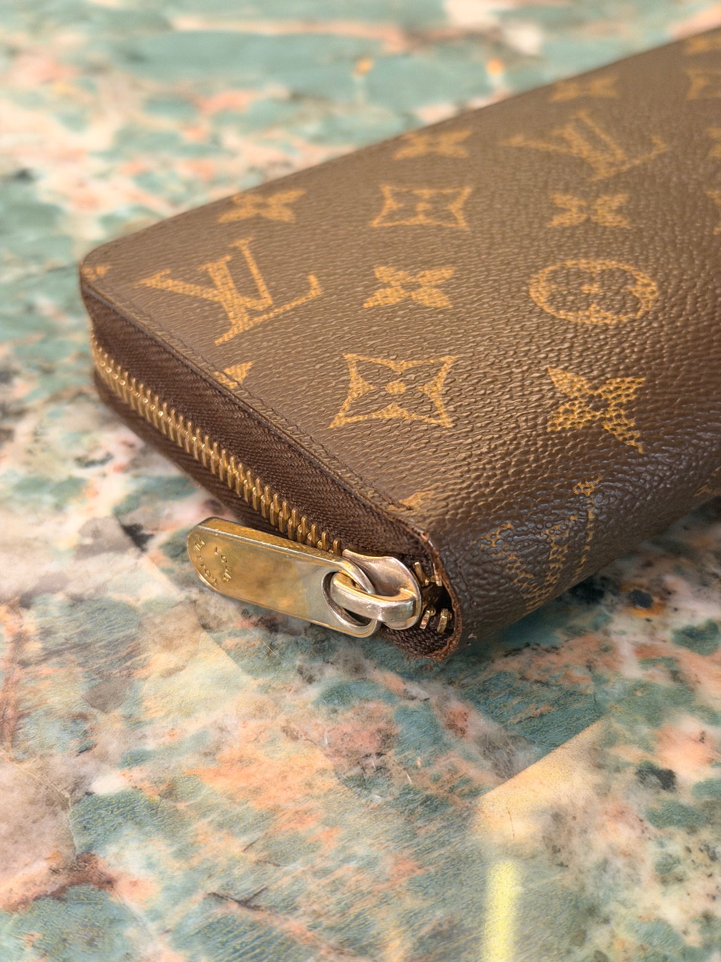 LOUIS VUITTON MONOGRAM ZIPPY WALLET