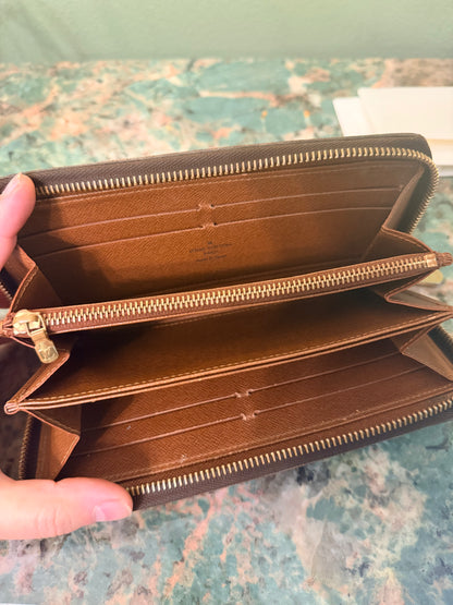 LOUIS VUITTON MONOGRAM ZIPPY WALLET