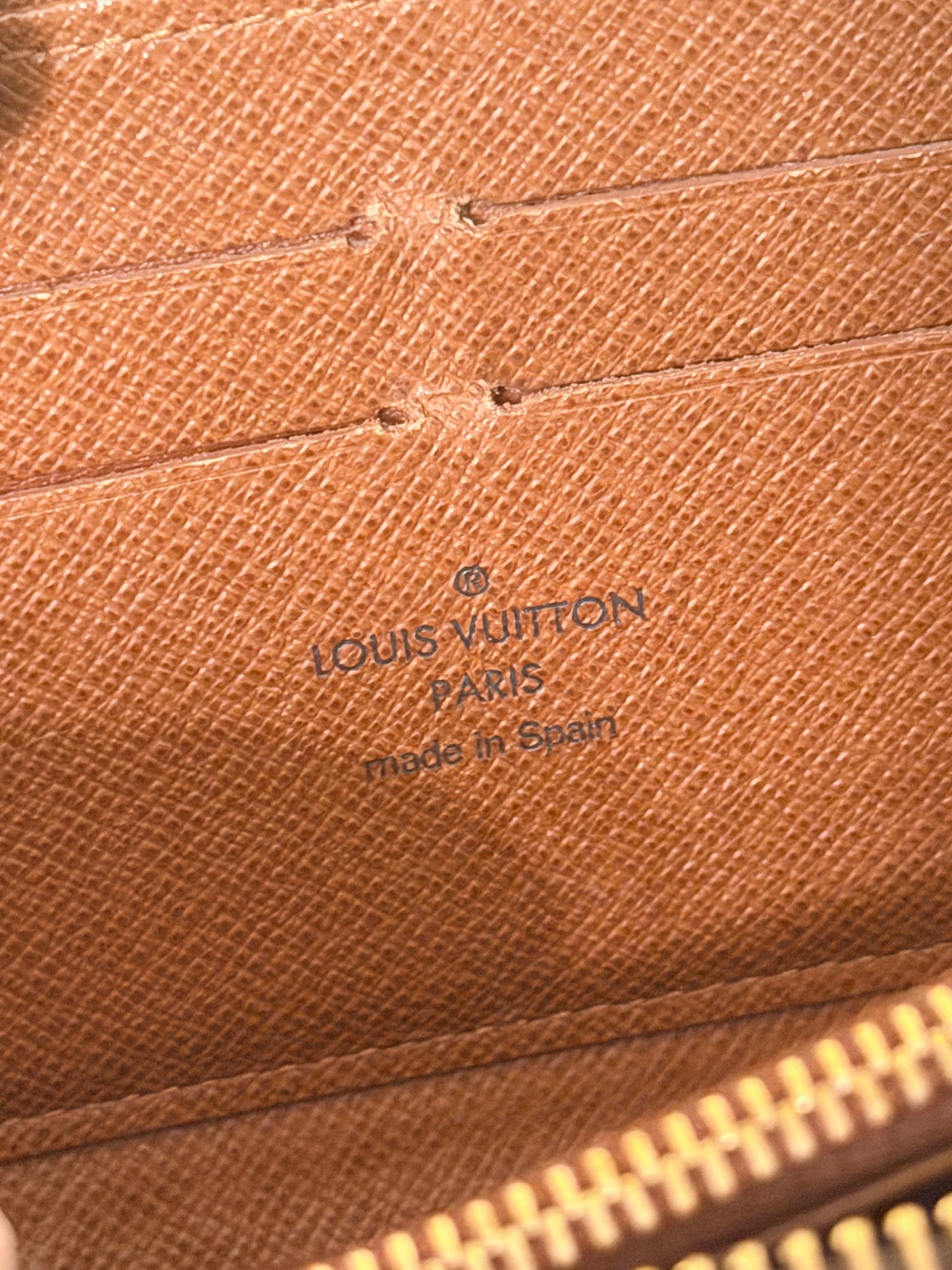 LOUIS VUITTON MONOGRAM ZIPPY WALLET