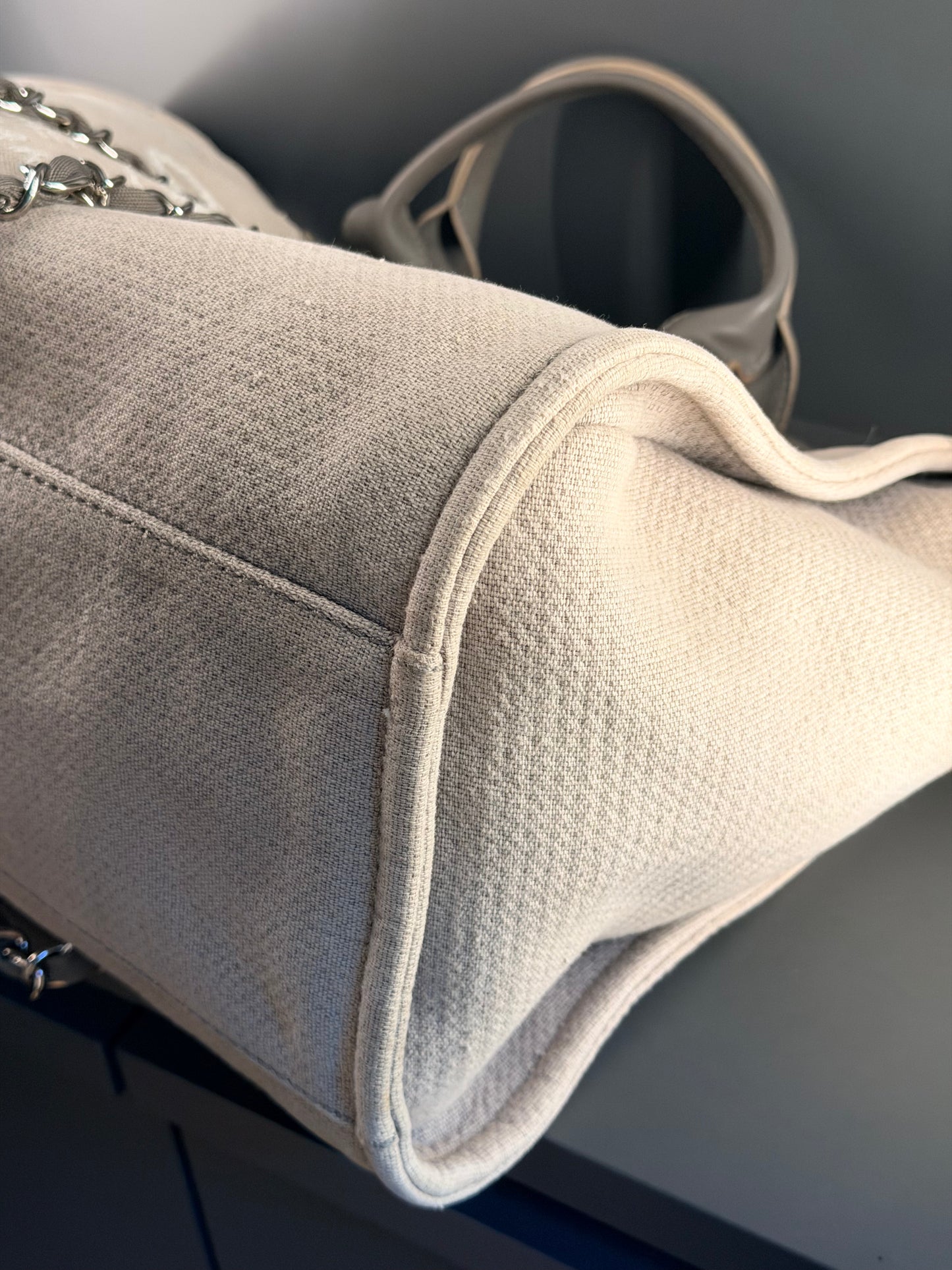 CHANEL GREY MEDIUM DEAUVILLE SHOPPING TOTE