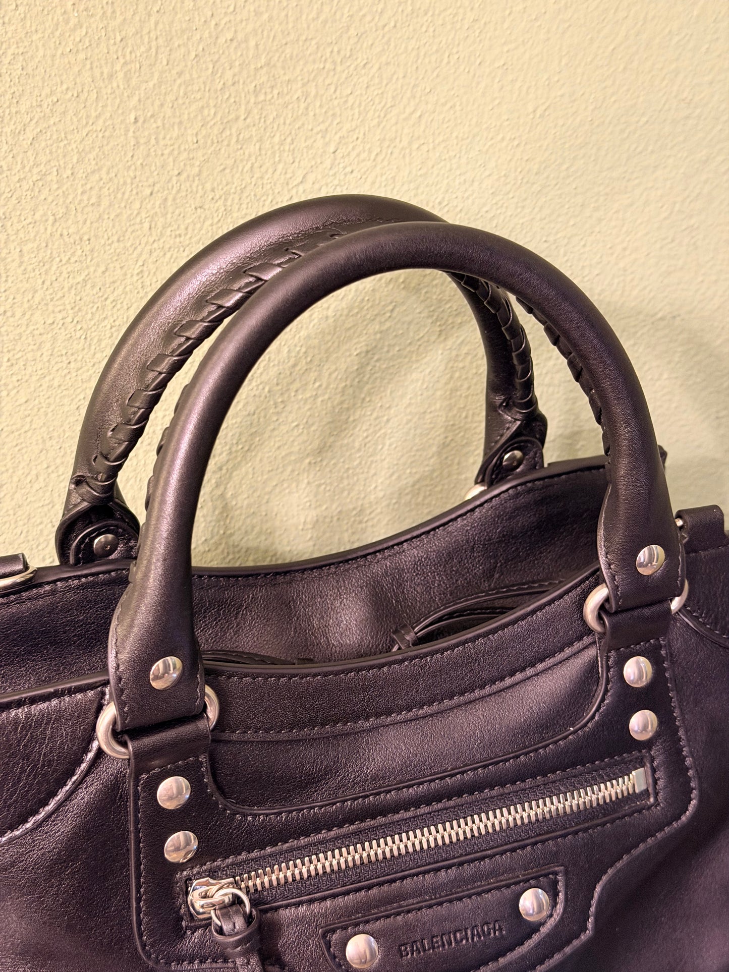 BALENCIAGA BLACK MEDIUM NEO CLASSIC CITY HANDBAG
