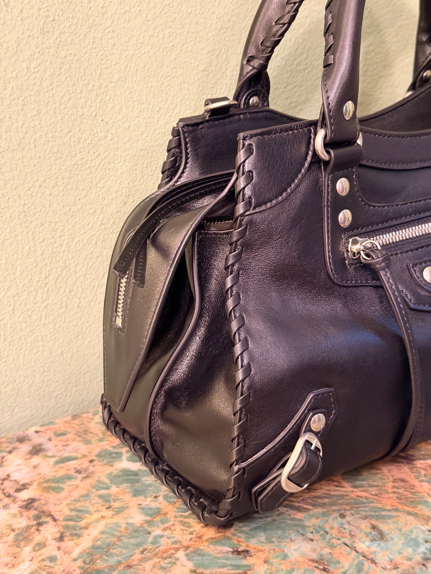 BALENCIAGA BLACK MEDIUM NEO CLASSIC CITY HANDBAG