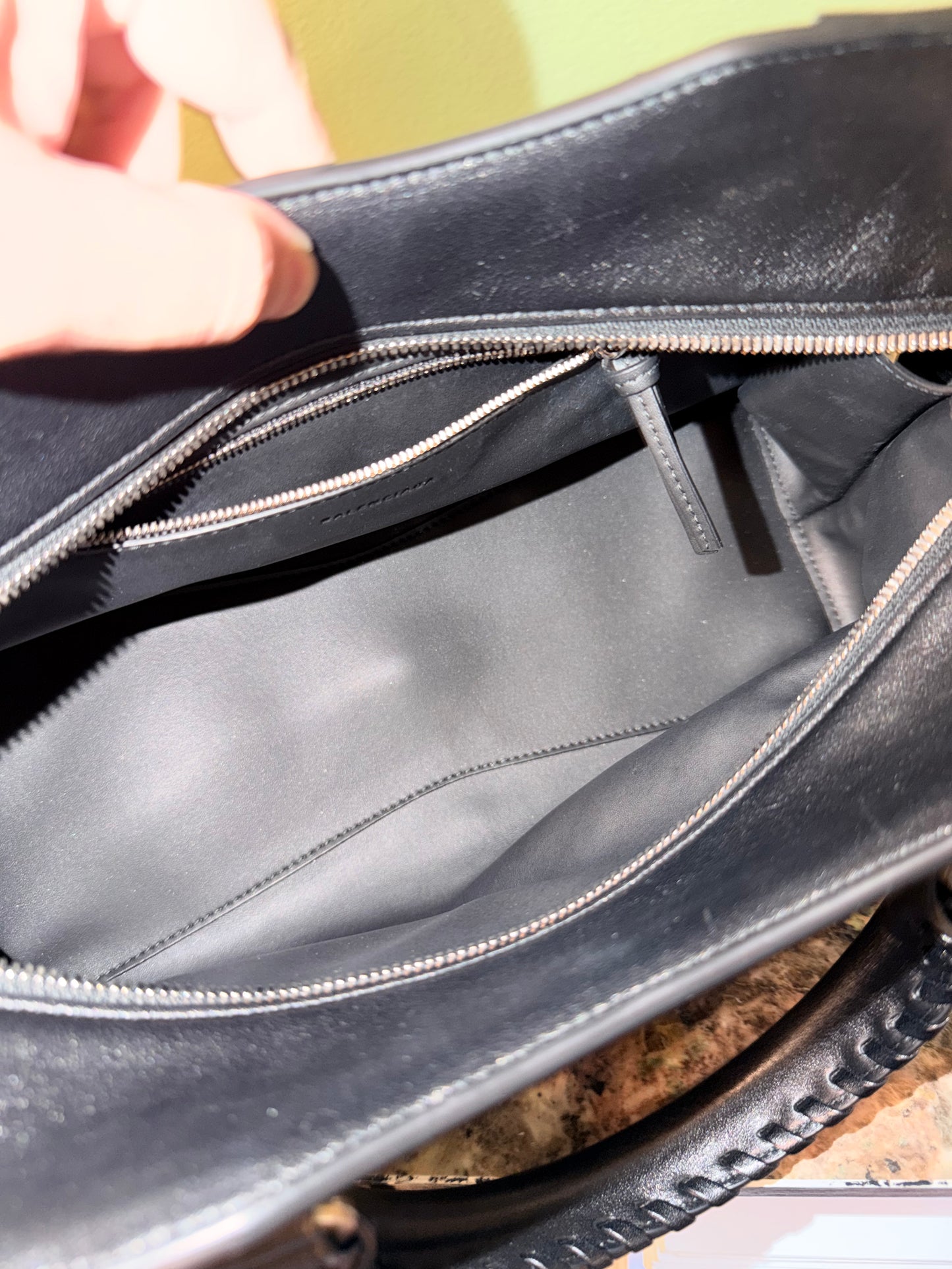 BALENCIAGA BLACK MEDIUM NEO CLASSIC CITY HANDBAG