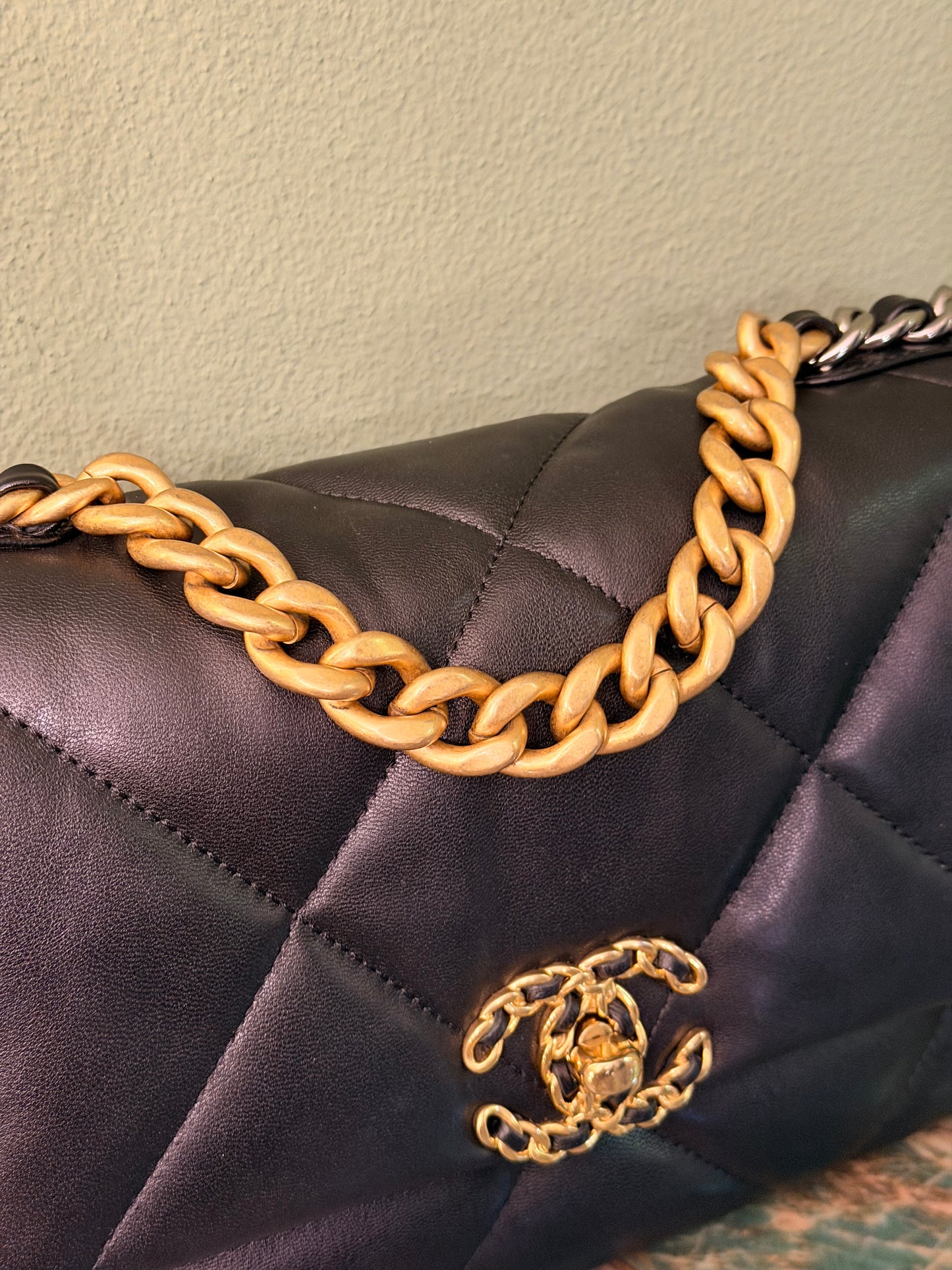 CHANEL BLACK SMALL 19 CROSSBODY BAG