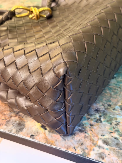 BOTTEGA VENETA FONDANT MEDIUM ANDIAMO SHOULDER BAG
