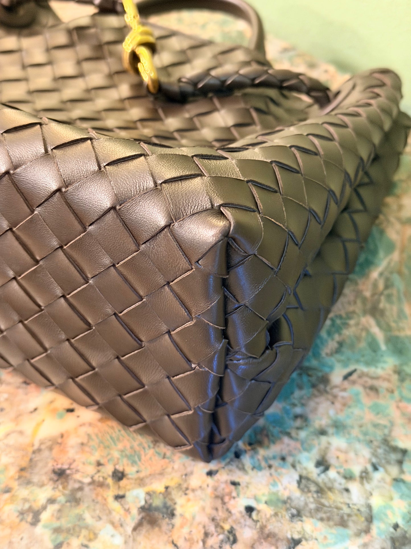 BOTTEGA VENETA FONDANT MEDIUM ANDIAMO SHOULDER BAG