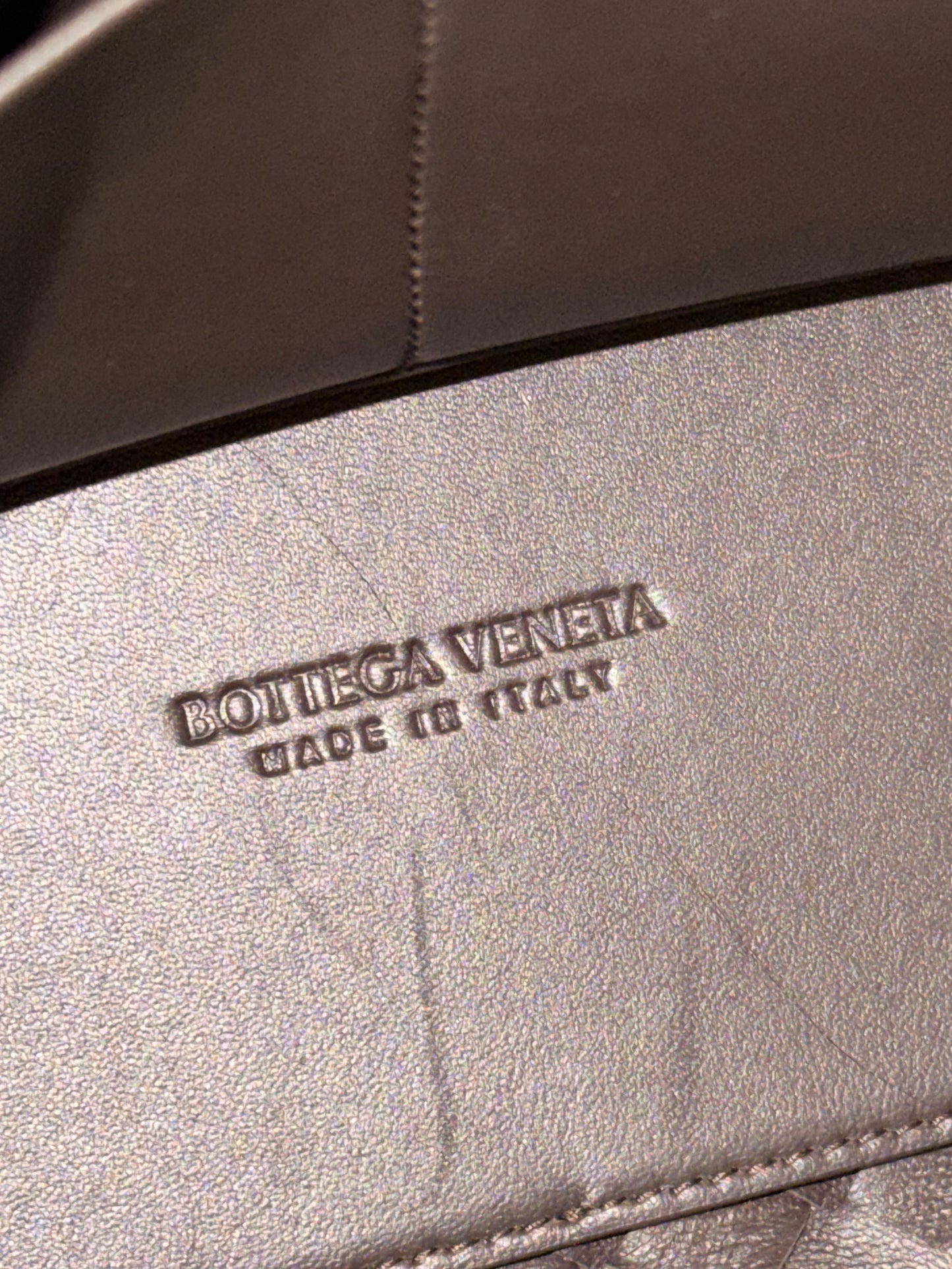 BOTTEGA VENETA FONDANT MEDIUM ANDIAMO SHOULDER BAG