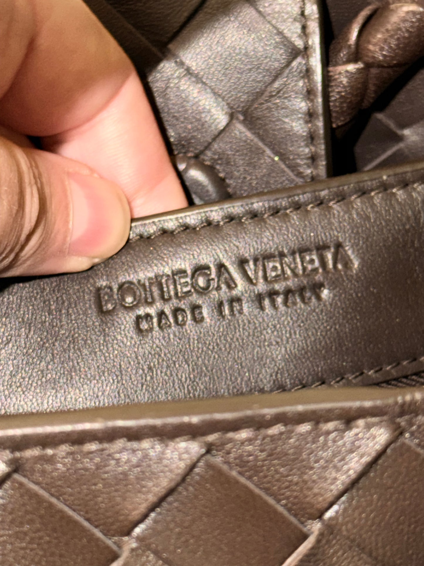 BOTTEGA VENETA FONDANT MEDIUM ANDIAMO SHOULDER BAG