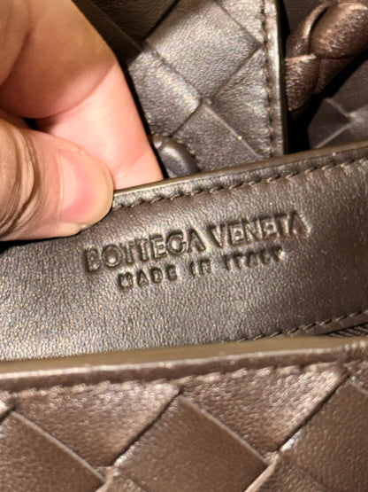 BOTTEGA VENETA FONDANT MEDIUM ANDIAMO SHOULDER BAG