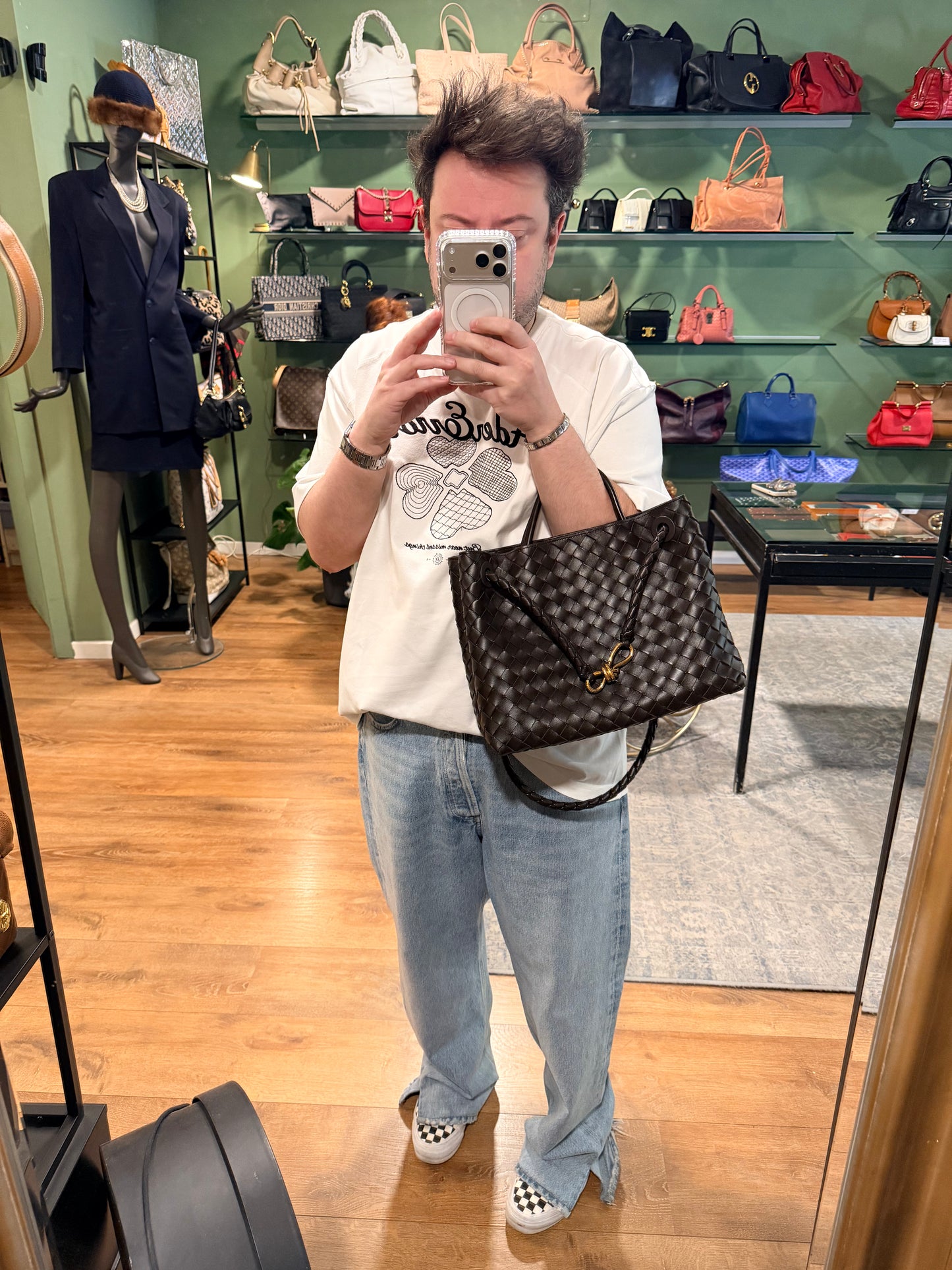 BOTTEGA VENETA FONDANT MEDIUM ANDIAMO SHOULDER BAG
