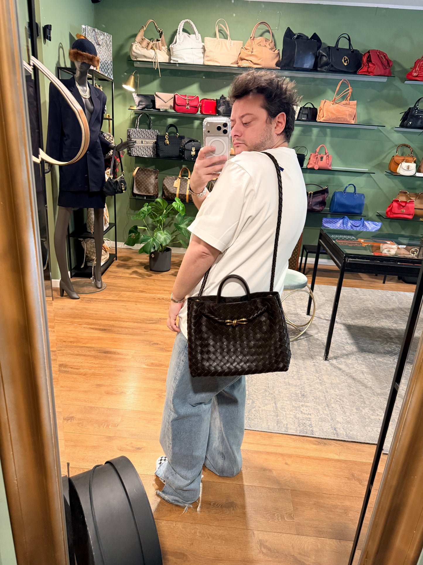 BOTTEGA VENETA FONDANT MEDIUM ANDIAMO SHOULDER BAG