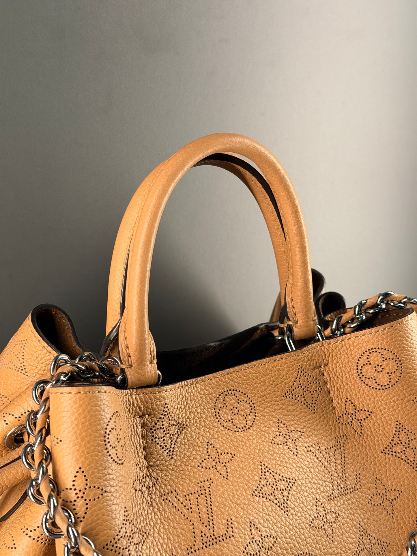 LOUIS VUITTON BEIGE MAHINA BELLA CHAIN SHOULDER BAG