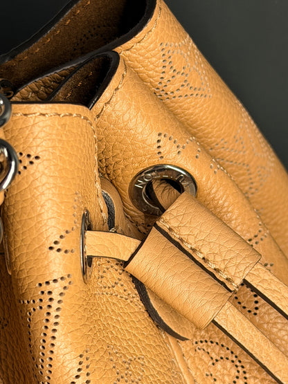 LOUIS VUITTON BEIGE MAHINA BELLA CHAIN SHOULDER BAG
