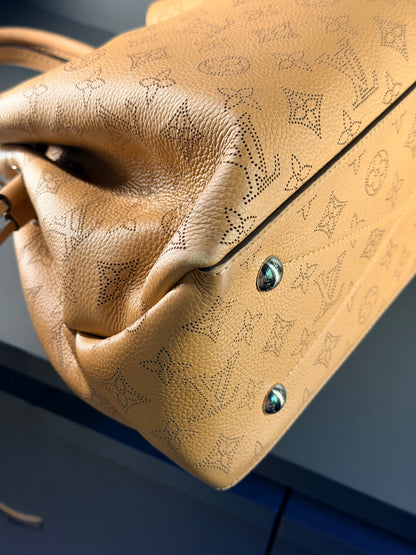 LOUIS VUITTON BEIGE MAHINA BELLA CHAIN SHOULDER BAG
