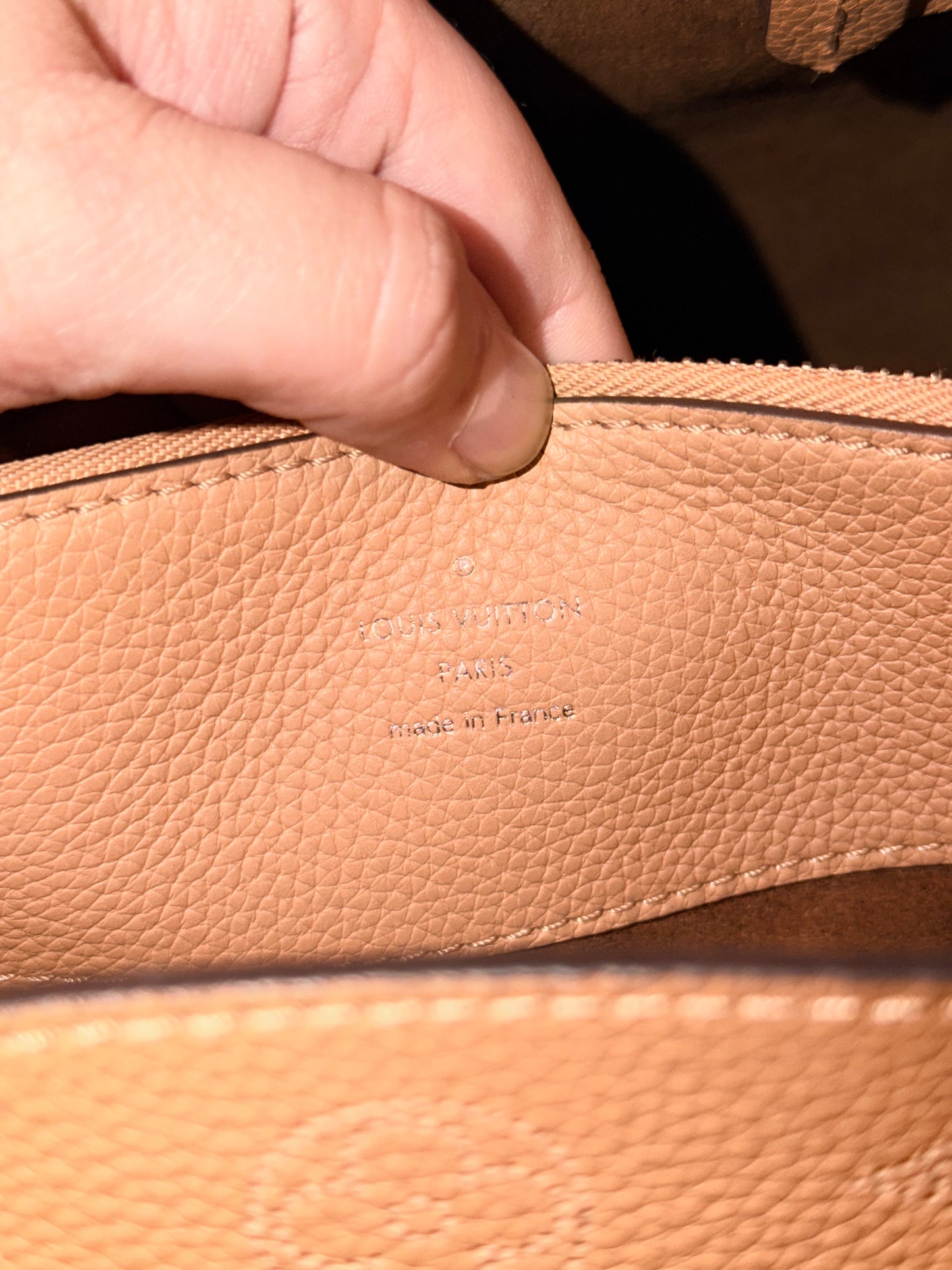LOUIS VUITTON BEIGE MAHINA BELLA CHAIN SHOULDER BAG