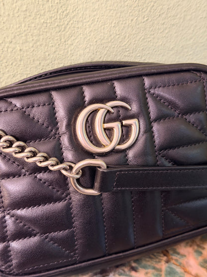 GUCCI BLACK MARMONT SMALL CAMERA BAG