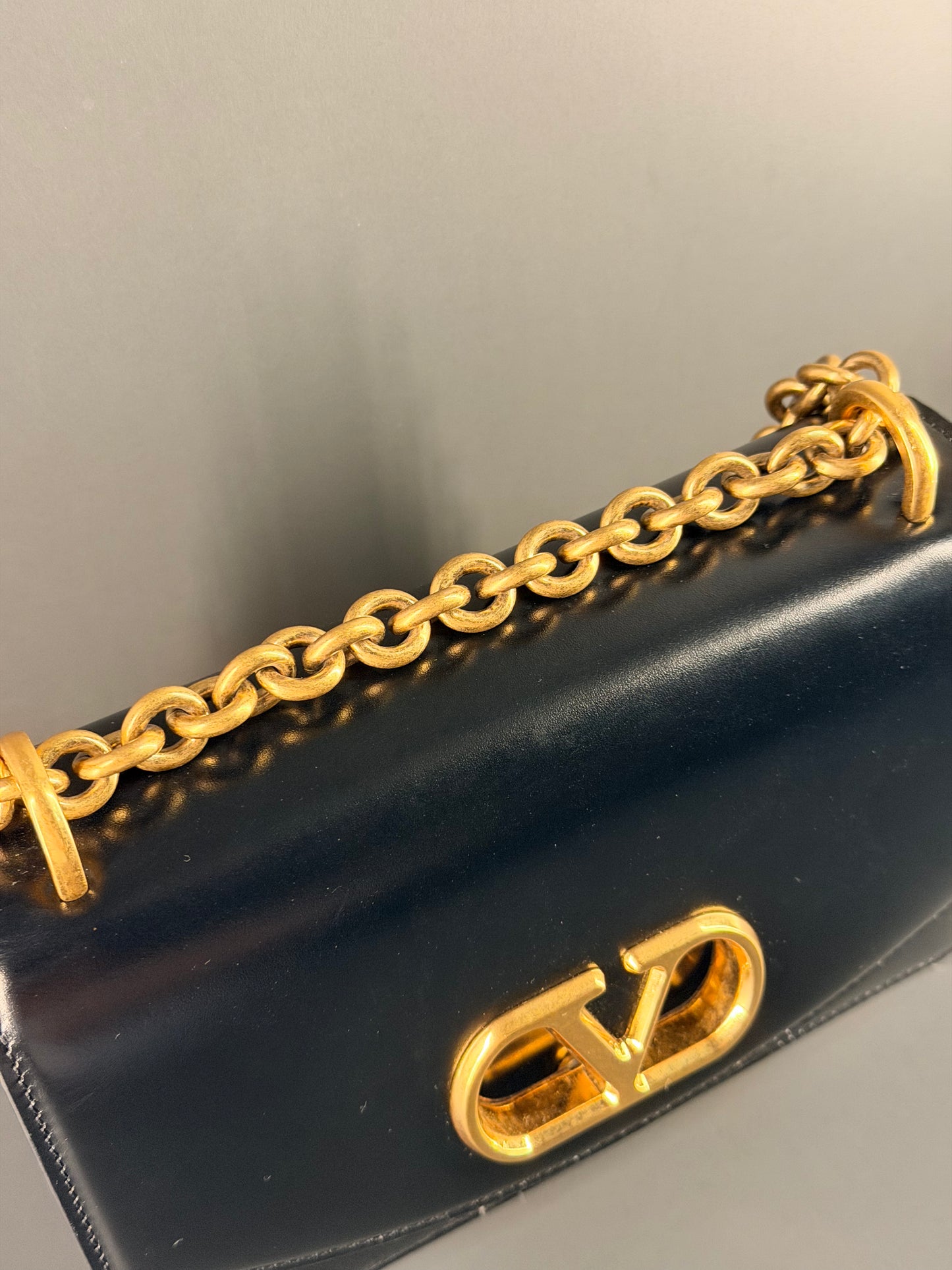 VALENTINO BLACK VAIN SMALL CROSSBODY BAG