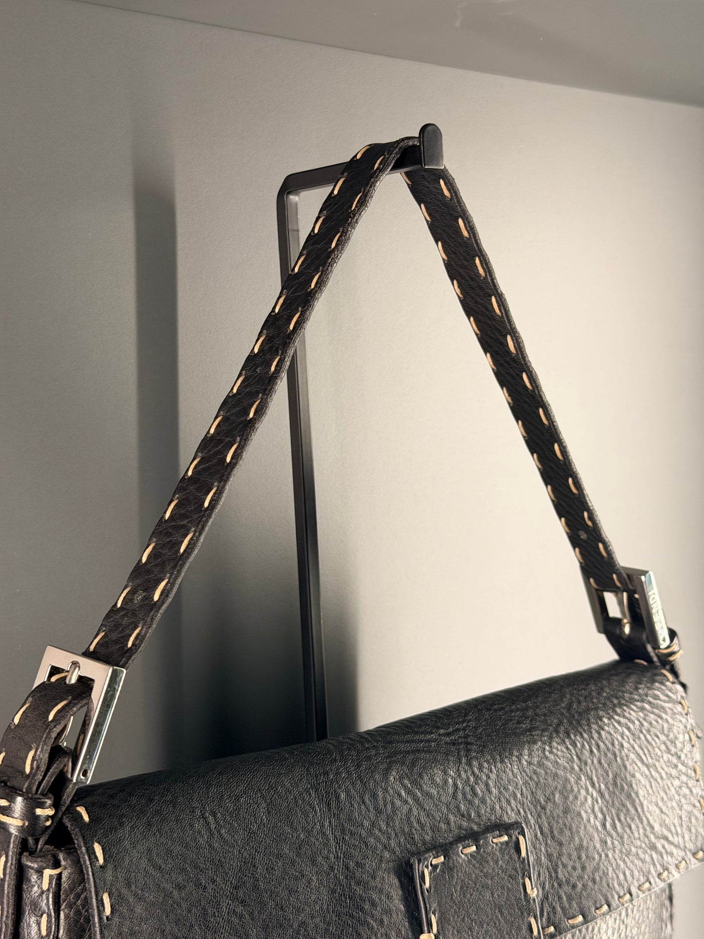 FENDI BLACK SELLERIA BAGUETTE SHOULDER BAG