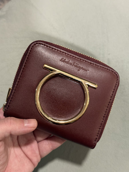 SALVATORE FERRAGAMO BURGUNDY COMPACT ZIPPY WALLET