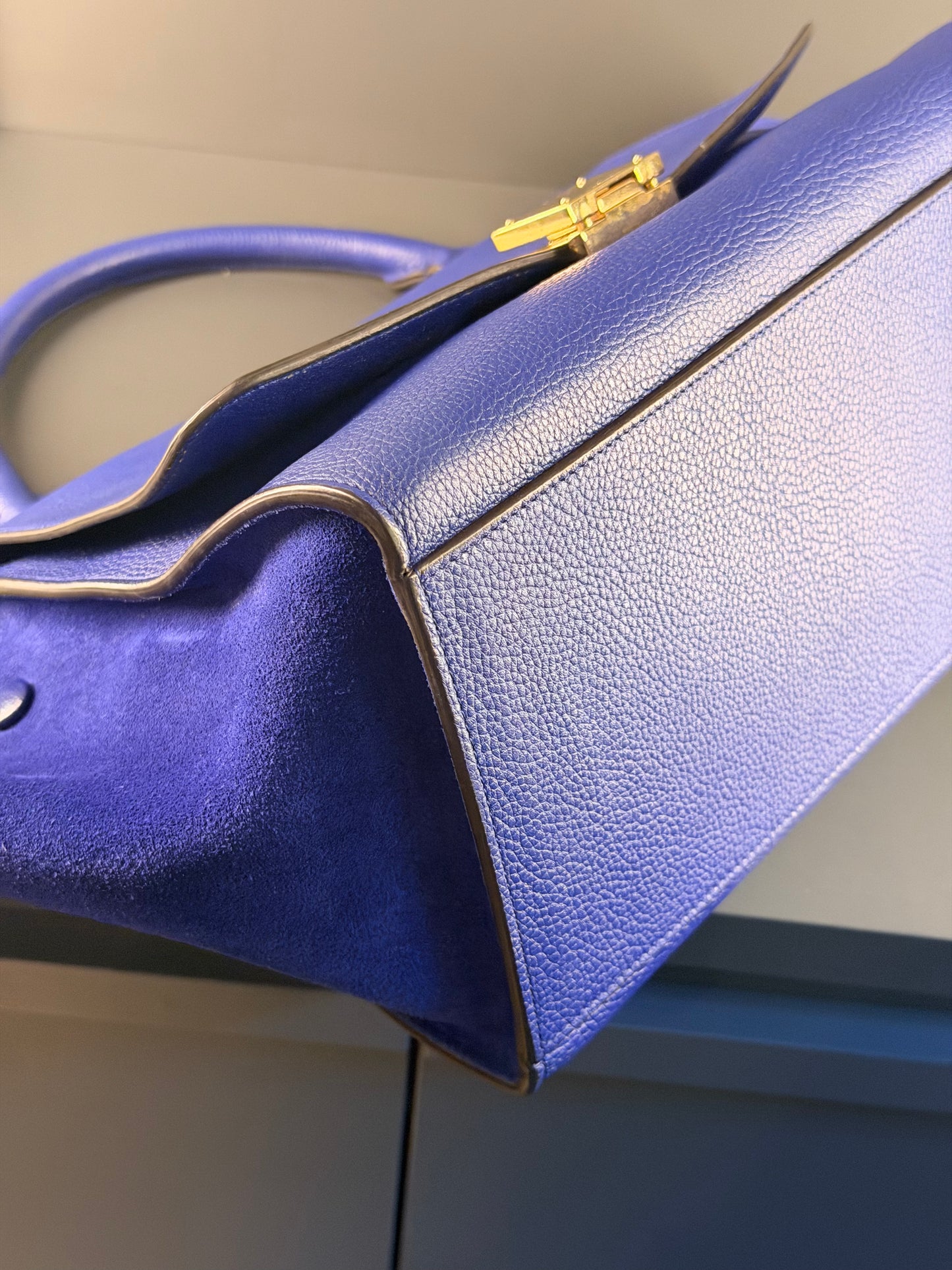 CÈLINE ELECTRIC BLUE SMALL TRAPEZE HANDBAG