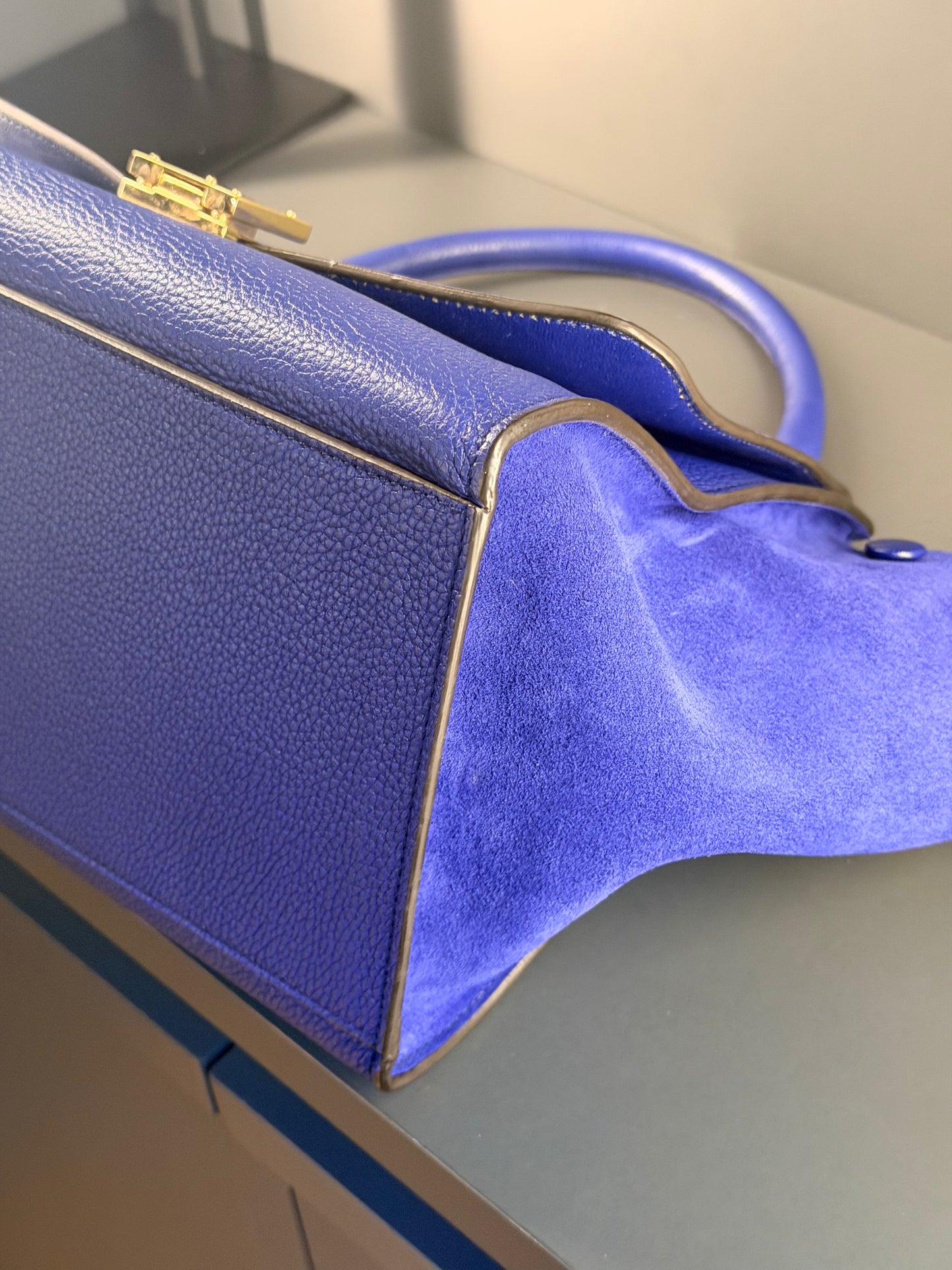 CÈLINE ELECTRIC BLUE SMALL TRAPEZE HANDBAG