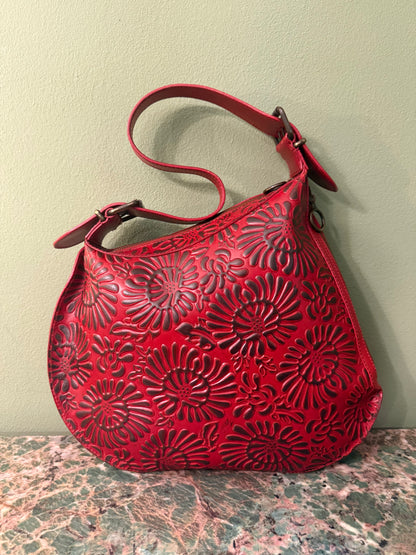 FENDI LARGE RED EMBOSSED LEATHER OYSTER SHOULDER BAG