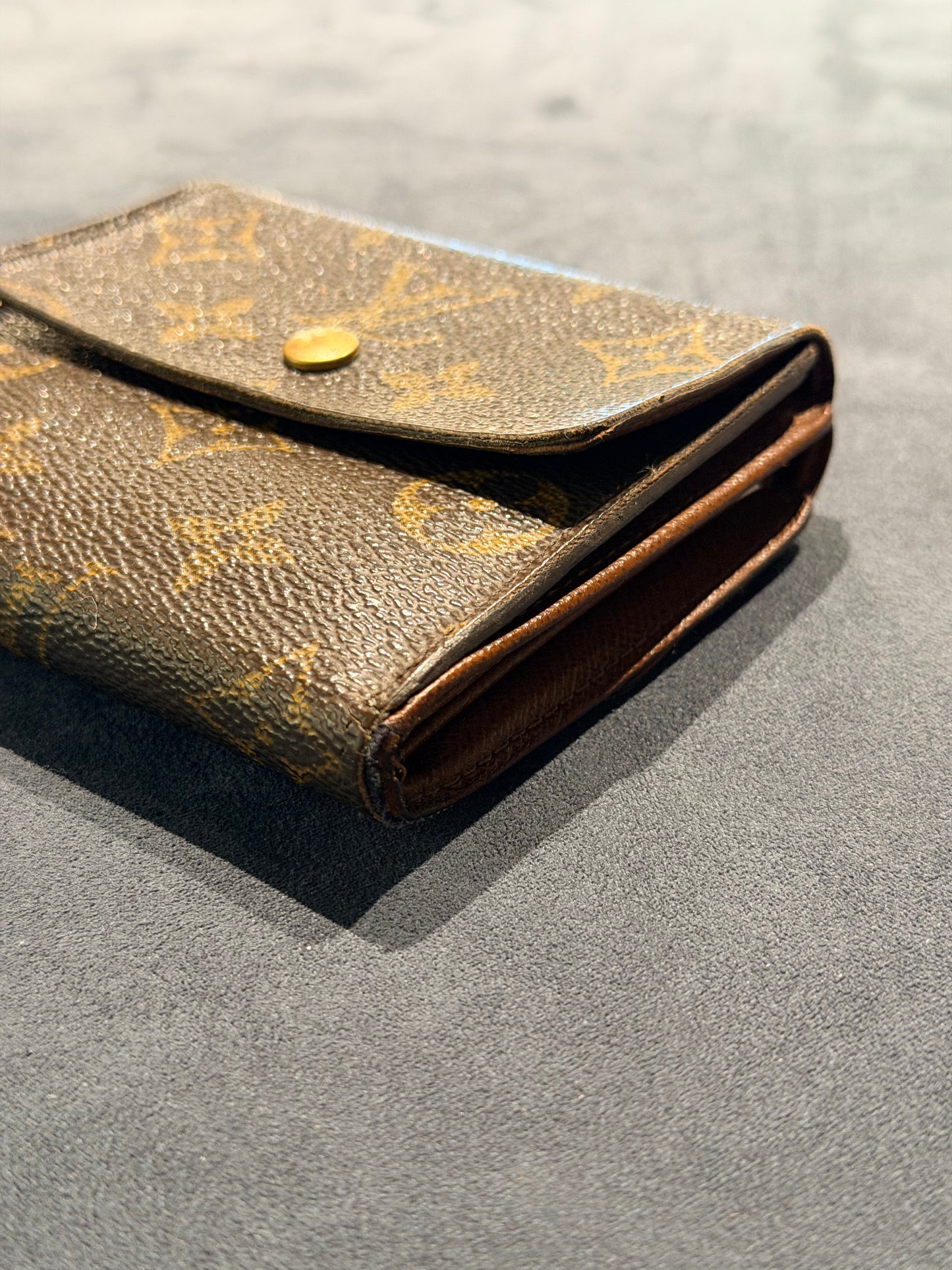 LOUIS VUITTON MONOGRAM ELISE COMPACT WALLET