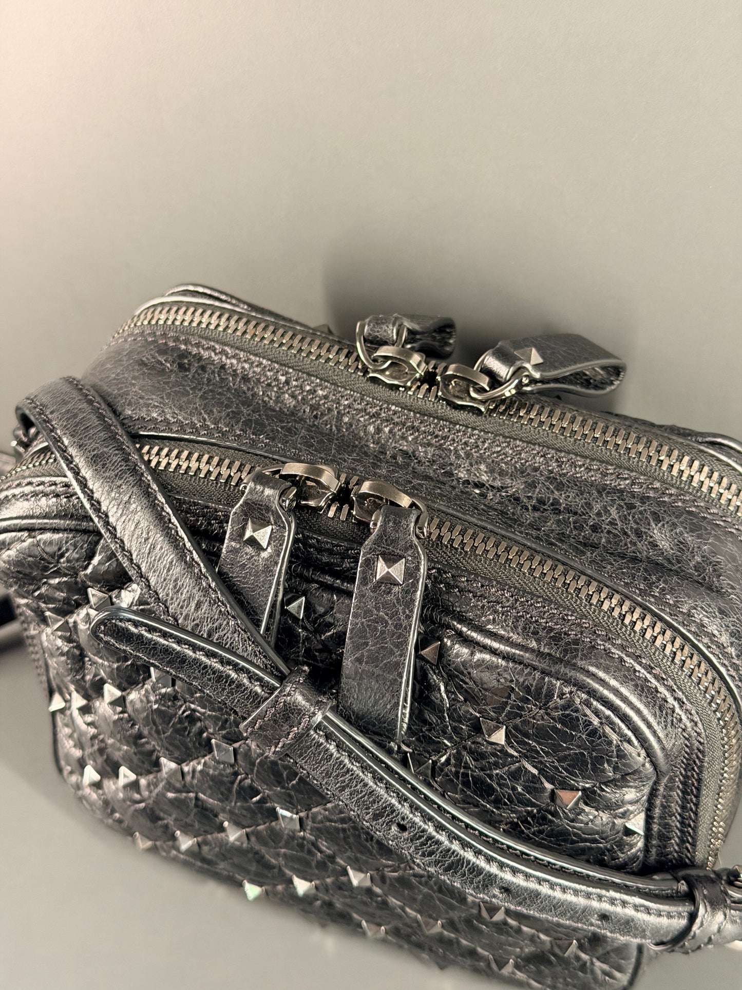 VALENTINO BLACK SPIKE SMALL CAMERA CROSSBODY BAG