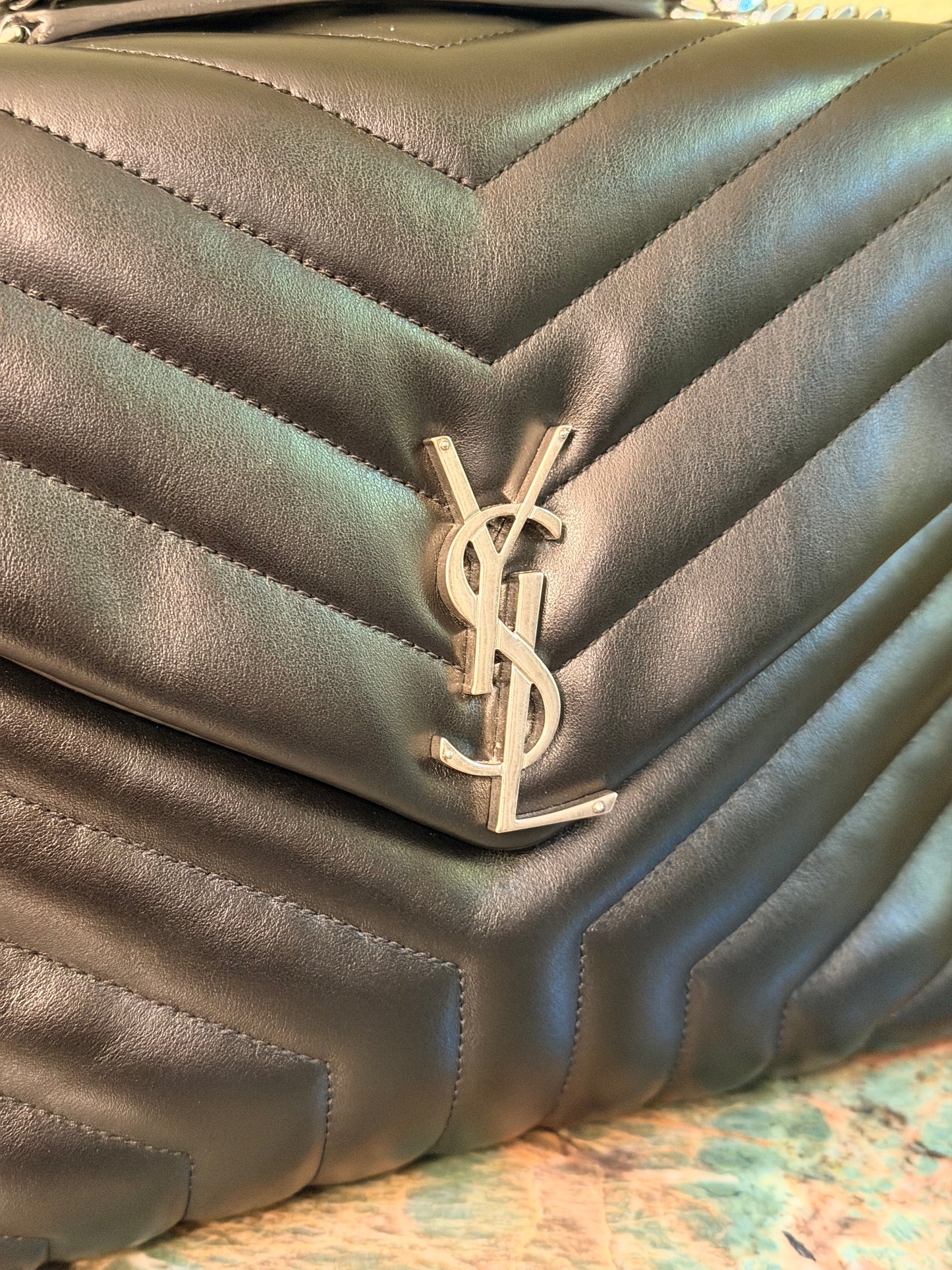 SAINT LAURENT BLACK MEDIUM LOU LOU SHOULDER BAG