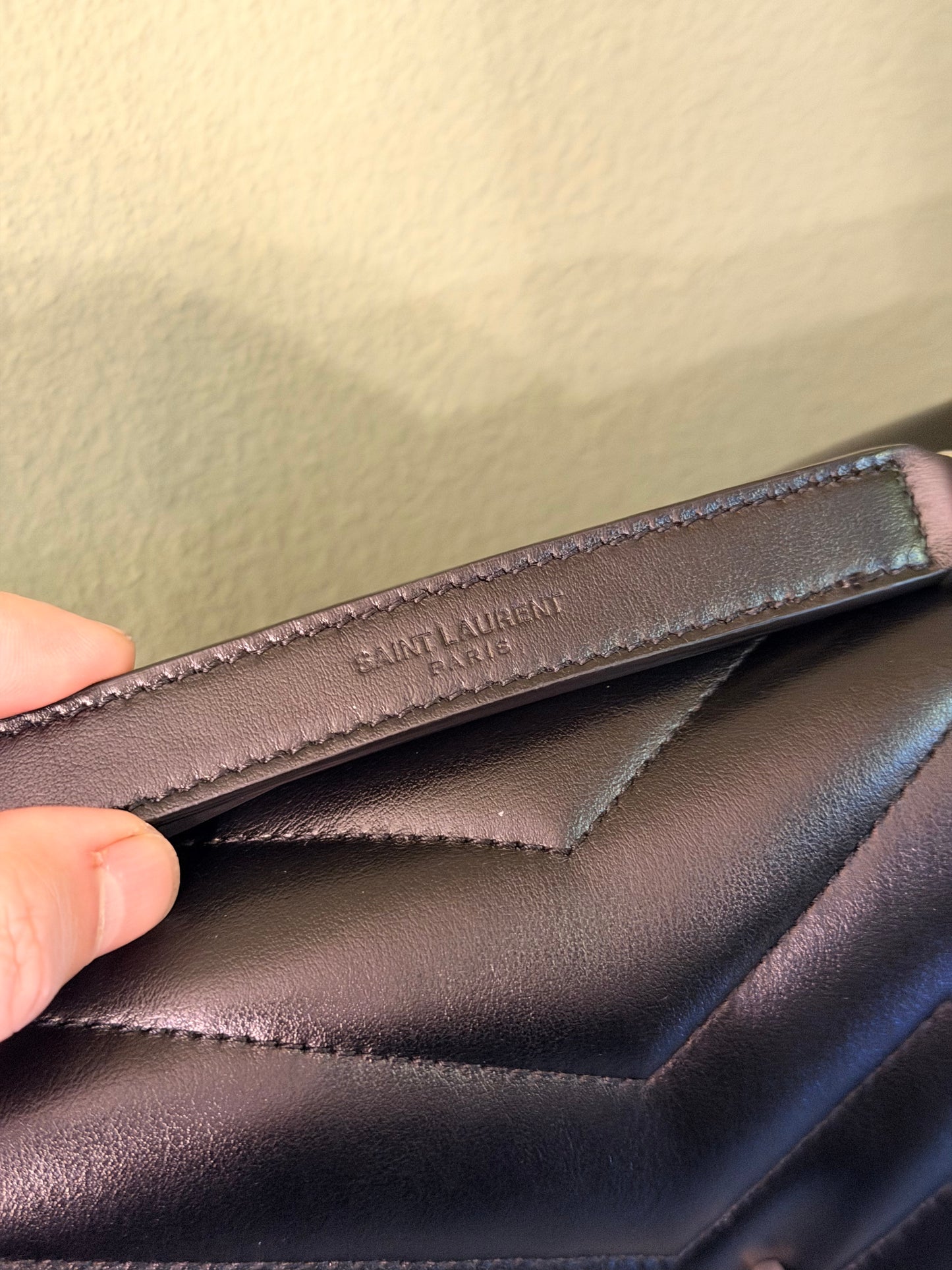 SAINT LAURENT BLACK MEDIUM LOU LOU SHOULDER BAG