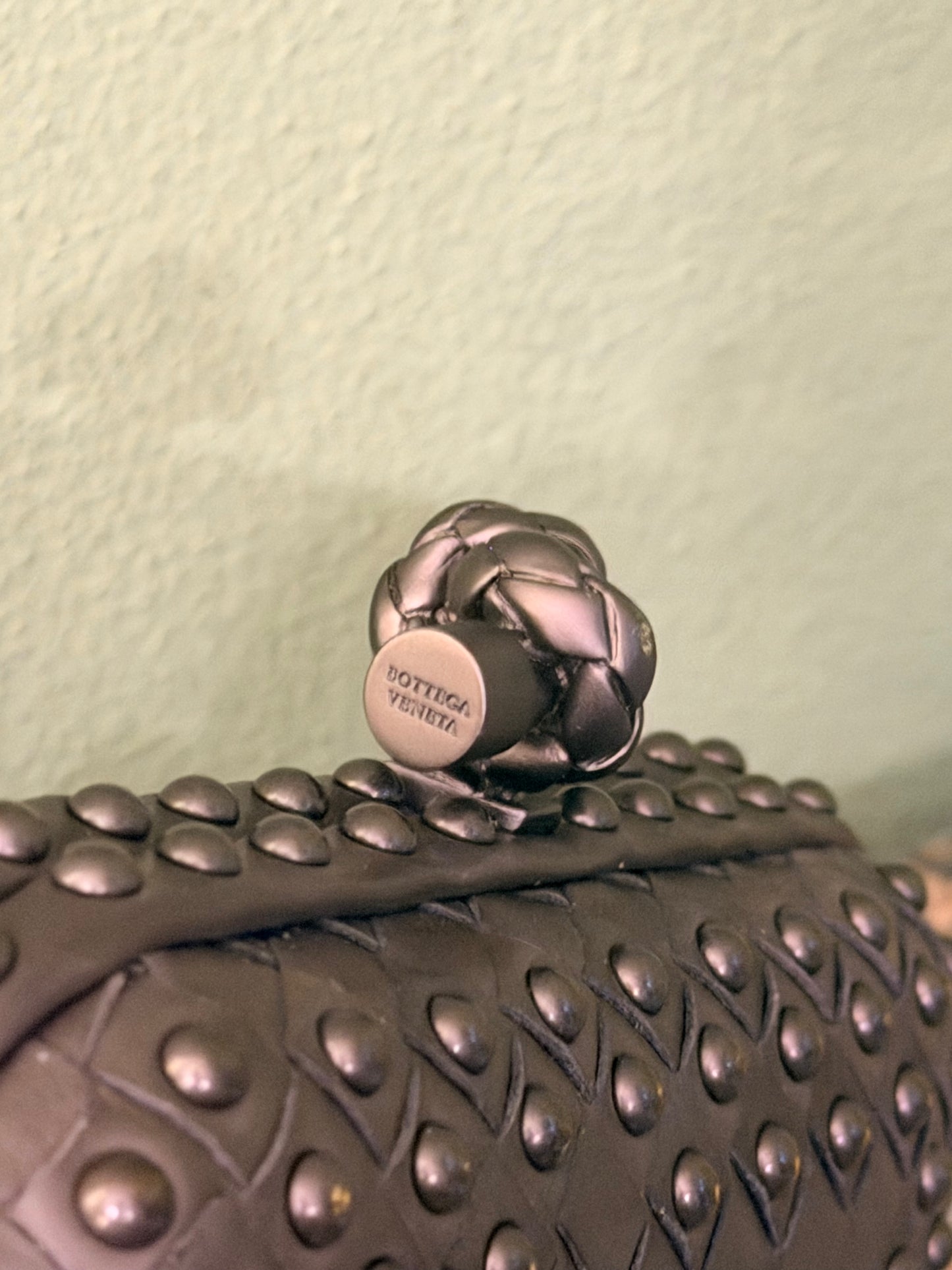 BOTTEGA VENETA GRAY STUDDED KNOT CLUTCH