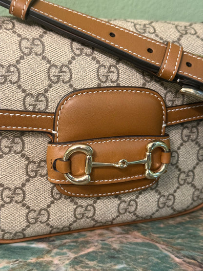 GUCCI TAN GG SUPREME SMALL SOFT HORSEBIT 1955 CROSSBODY BAG