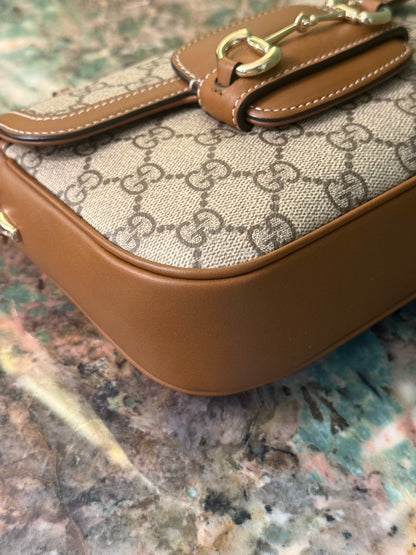 GUCCI TAN GG SUPREME SMALL SOFT HORSEBIT 1955 CROSSBODY BAG