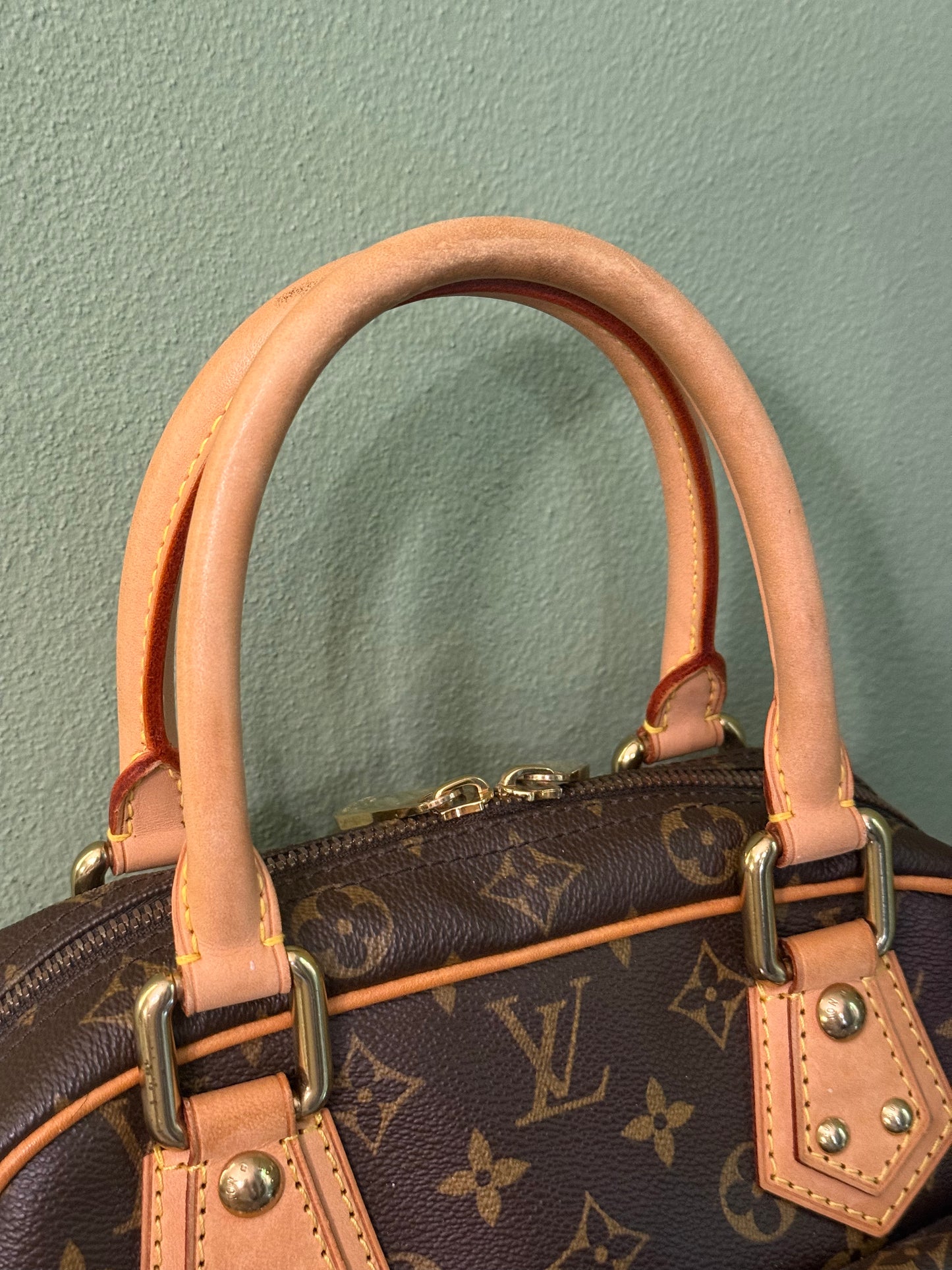 LOUIS VUITTON MONOGRAM MANHATTAN PM HANDBAG