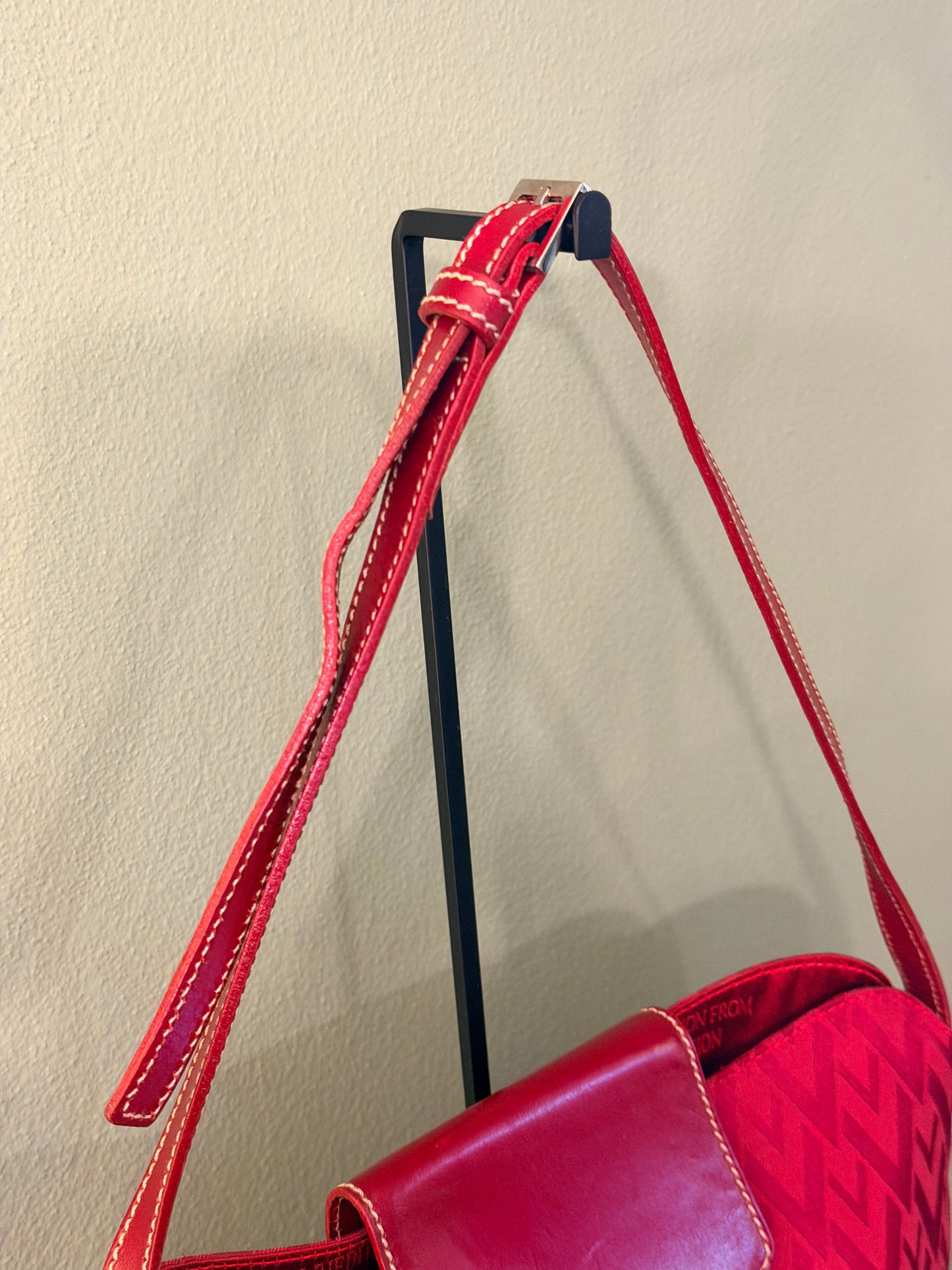 VALENTINO RED V LOGO PRINT SHOULDER BAG