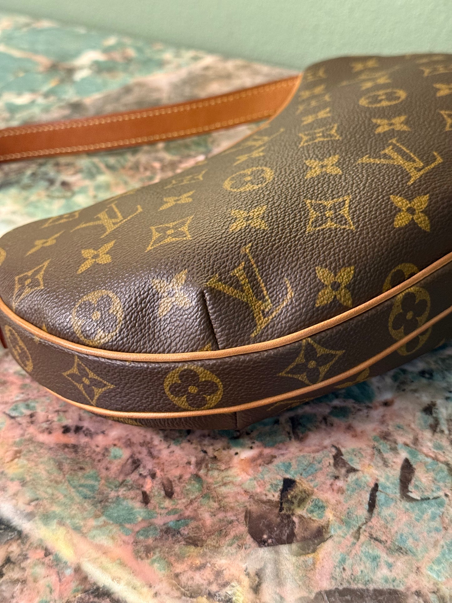 LOUIS VUITTON MONOGRAM POCHETTE CROISSANT