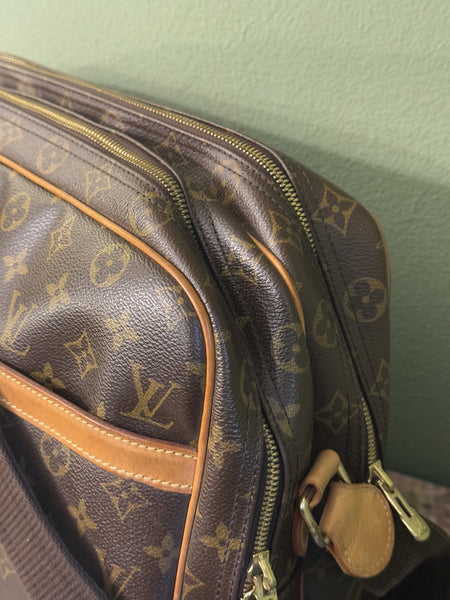 LOUIS VUITTON MONOGRAM REPORTER GM CROSSBODY BAG