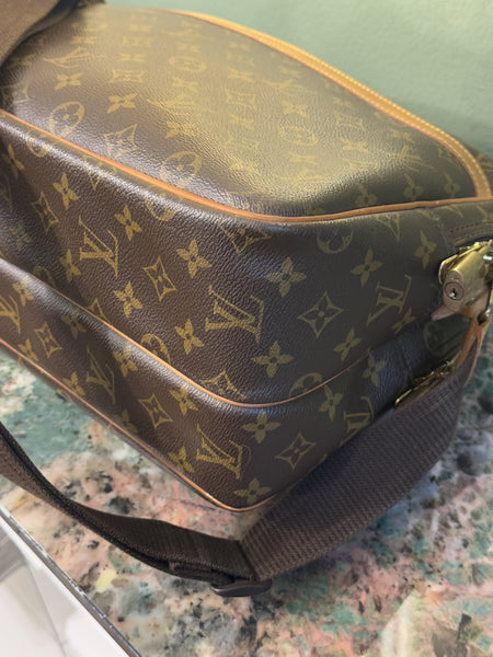 LOUIS VUITTON MONOGRAM REPORTER GM CROSSBODY BAG