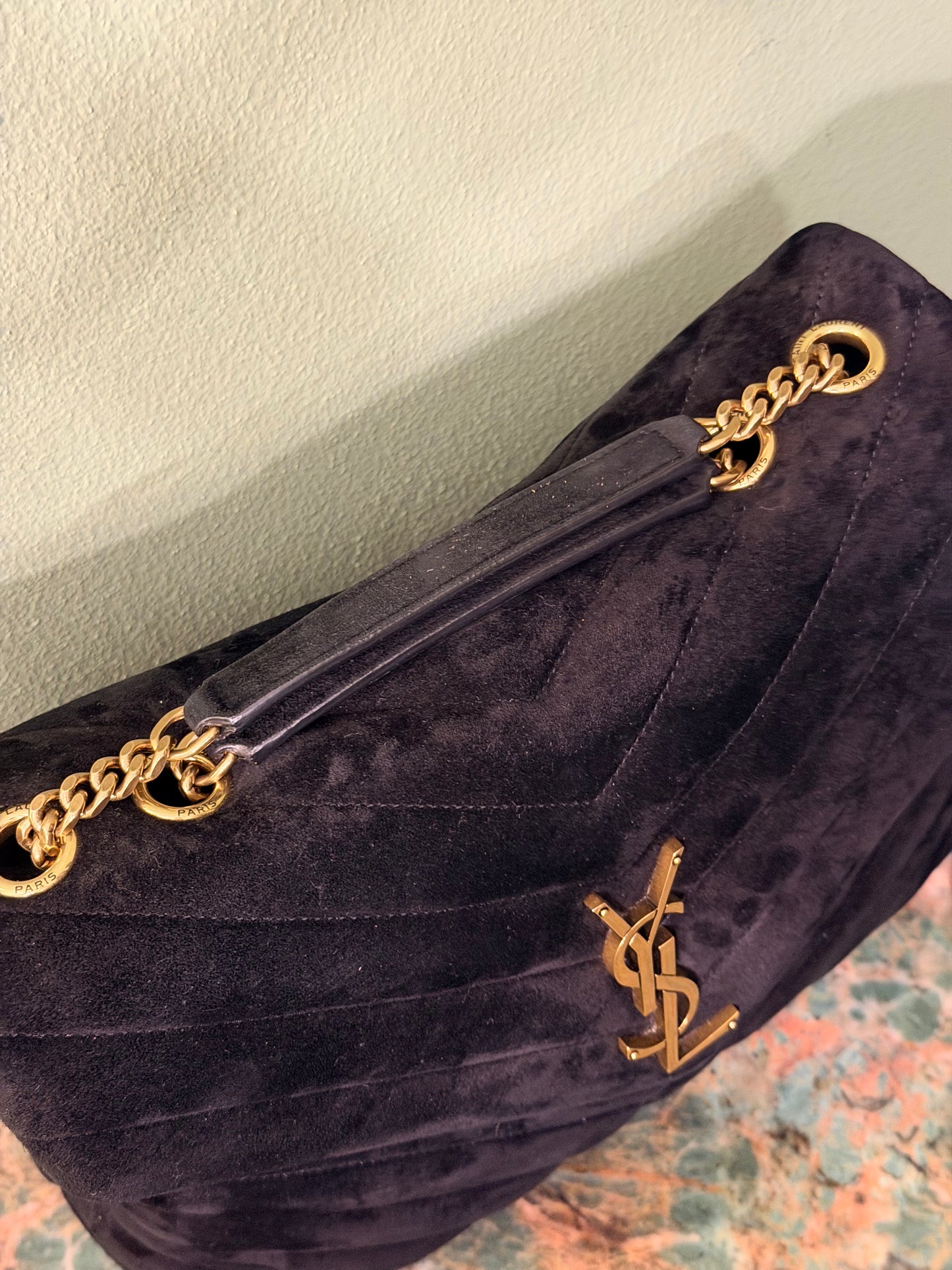 SAINT LAURENT BLACK SUEDE MEDIUM LOULOU SHOULDER BAG