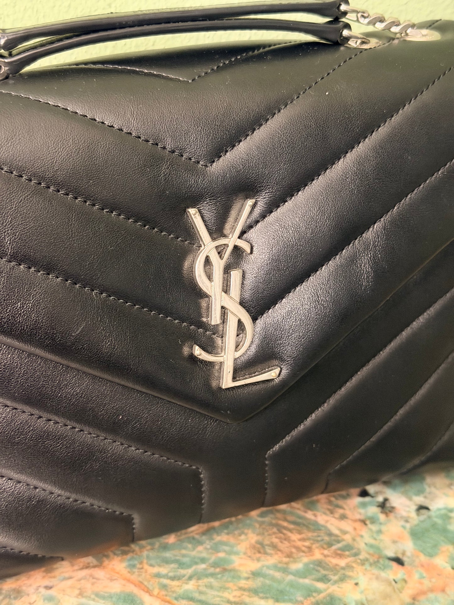 SAINT LAURENT BLACK SMALL LOULOU SHOULDER BAG