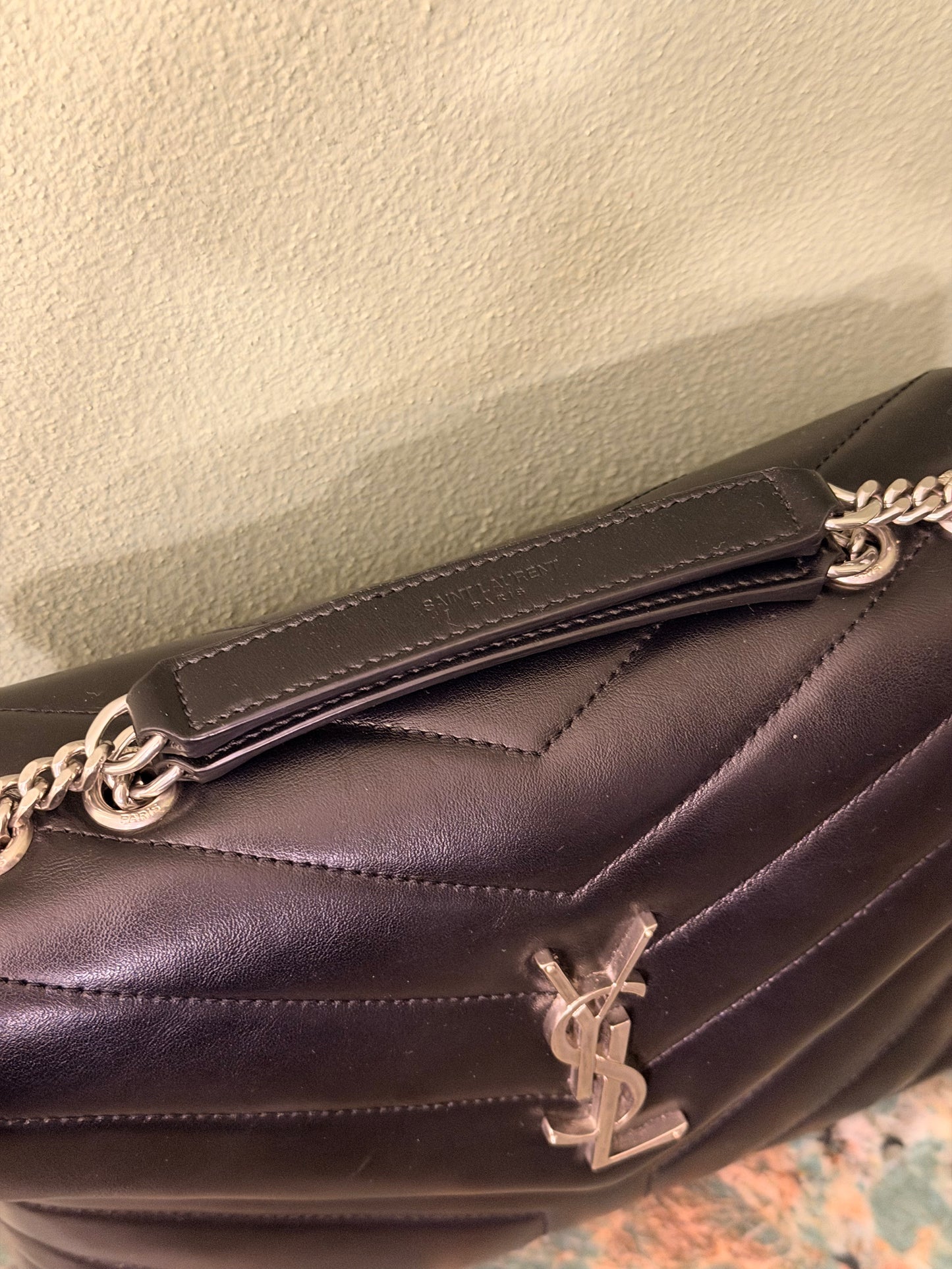 SAINT LAURENT BLACK SMALL LOULOU SHOULDER BAG