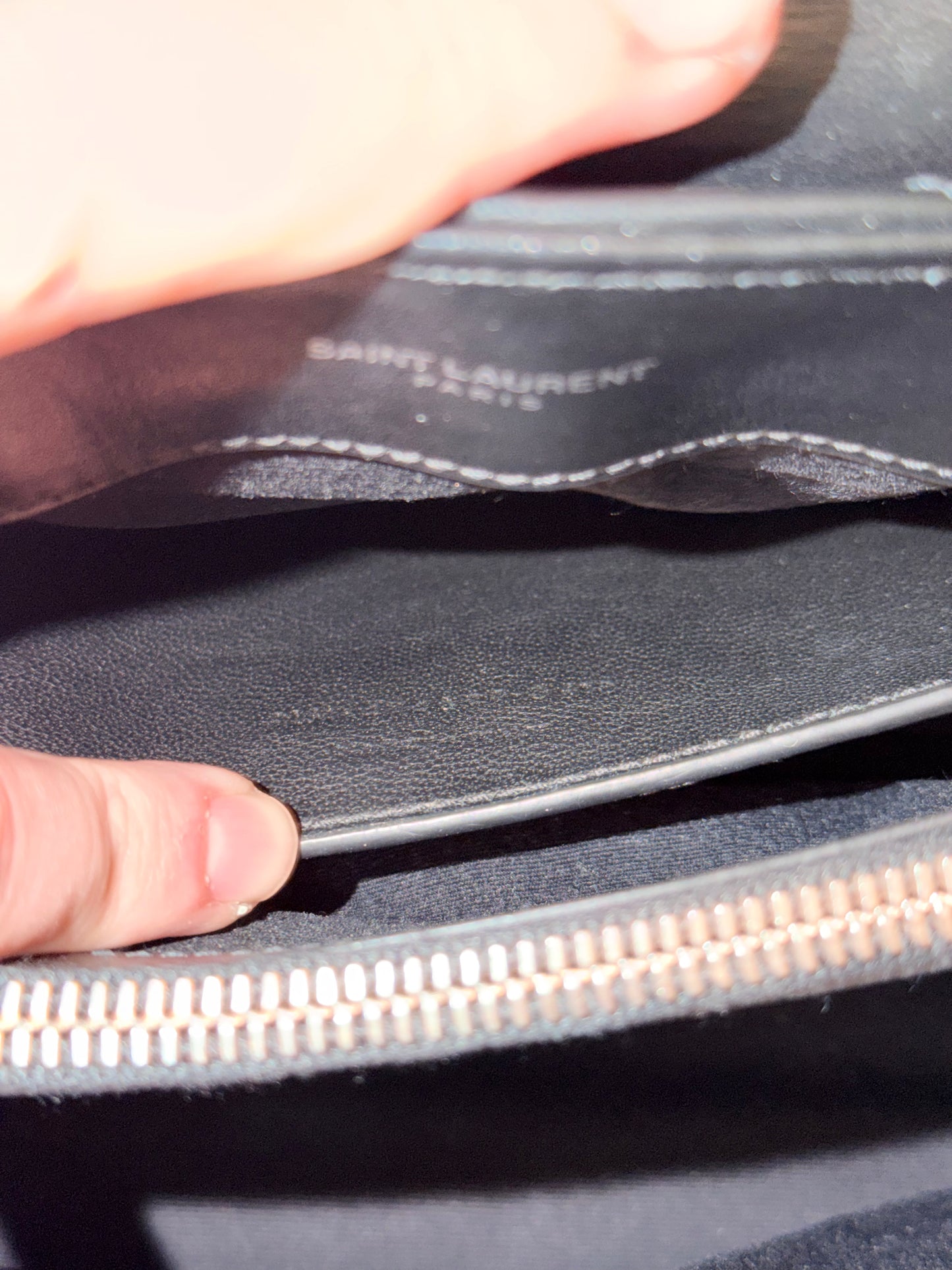 SAINT LAURENT BLACK SMALL LOULOU SHOULDER BAG