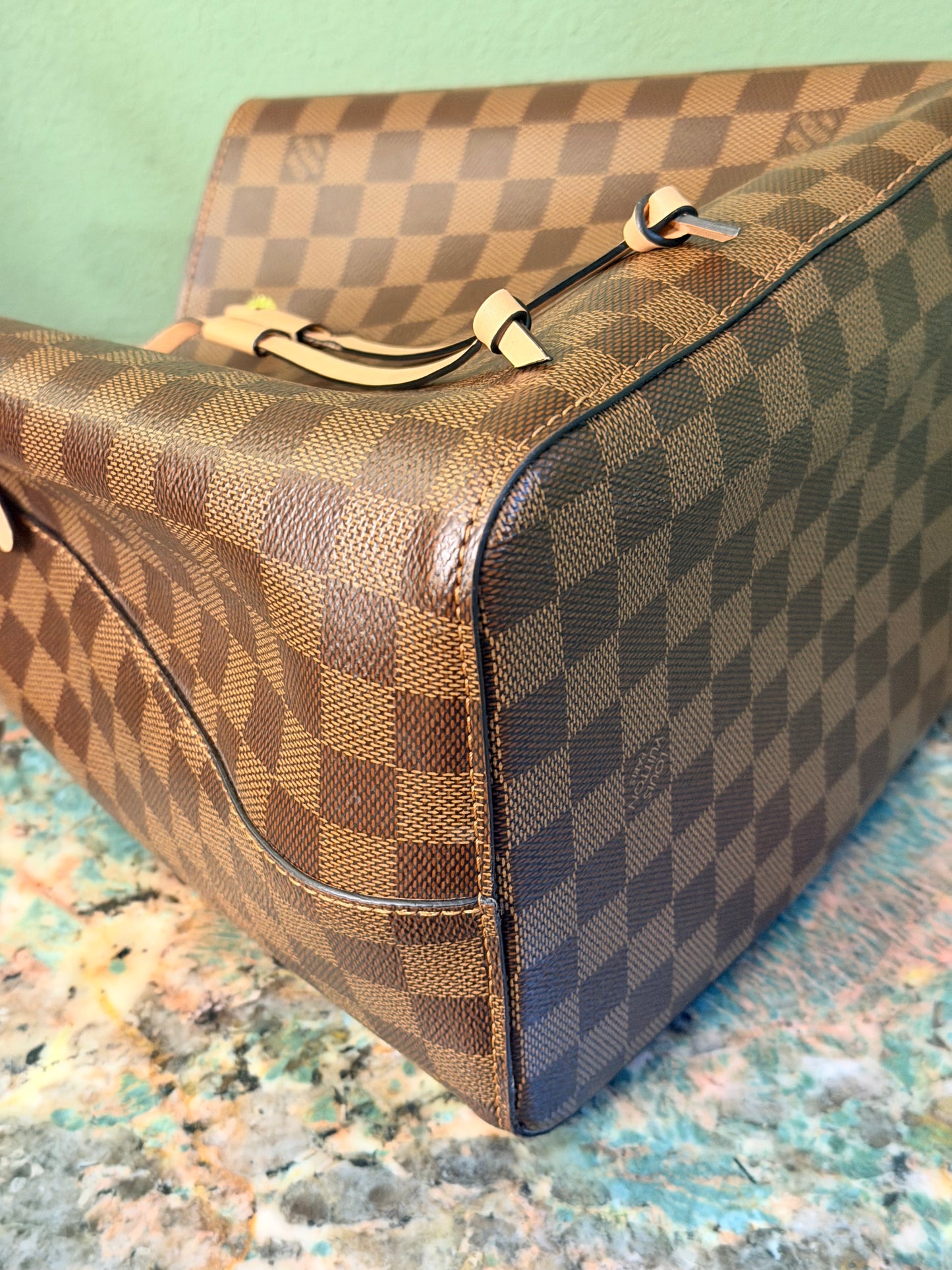 LOUIS VUITTON DAMIER EBENE NEO NOE BUCKET BAG