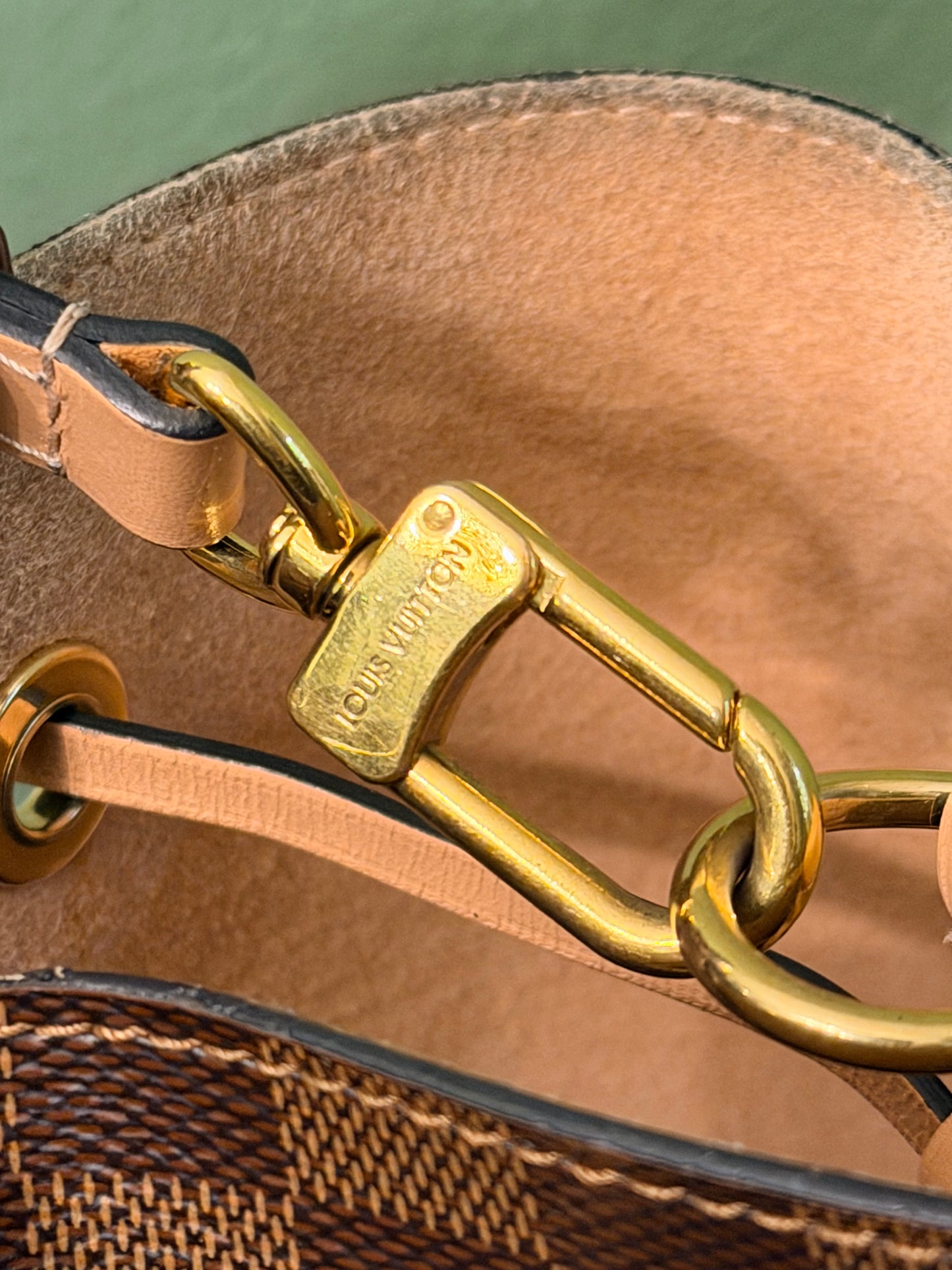 LOUIS VUITTON DAMIER EBENE NEO NOE BUCKET BAG