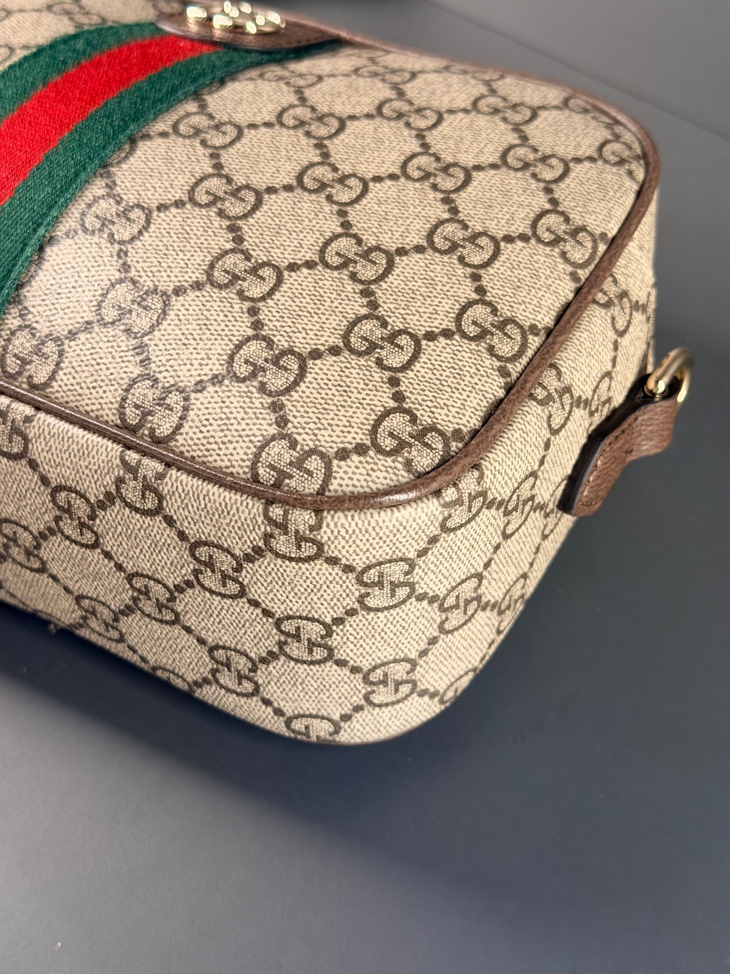 GUCCI GG SUPREME OPHIDIA CAMERA CROSSBODY BAG